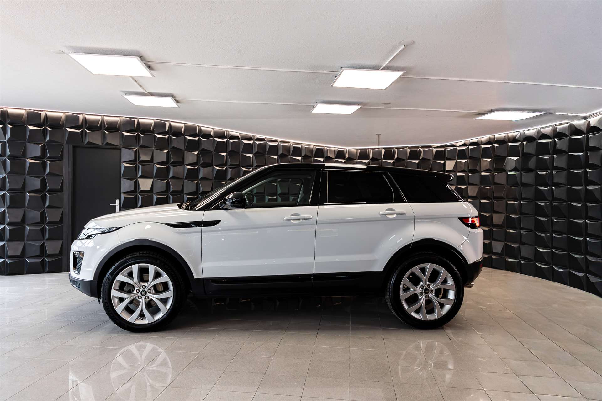 LAND ROVER Range Rover Evoque 2.0 Si4 SE AT9-showroom-element-1