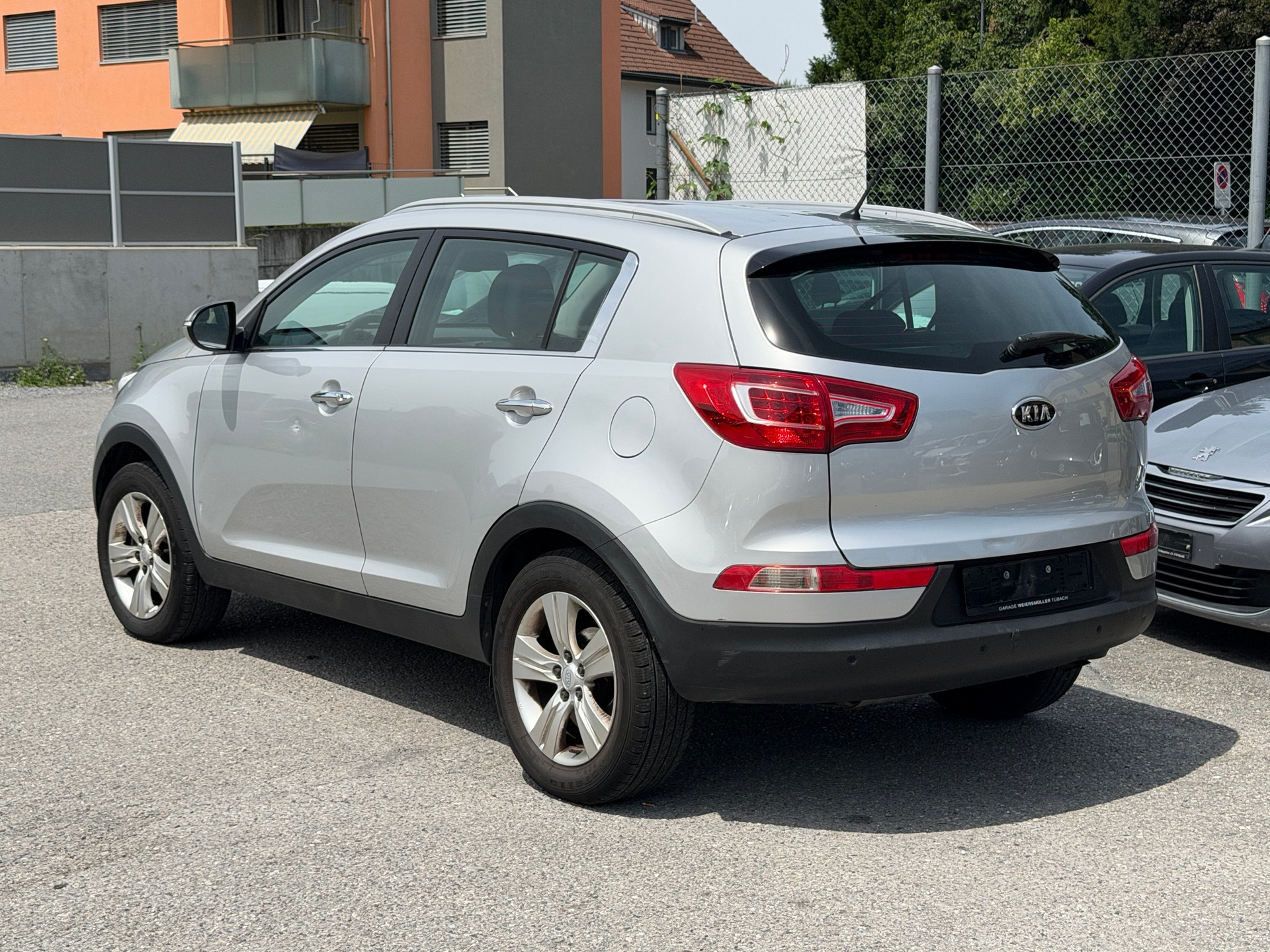 KIA Sportage 2.0 Style 2WD Automatic-image-12