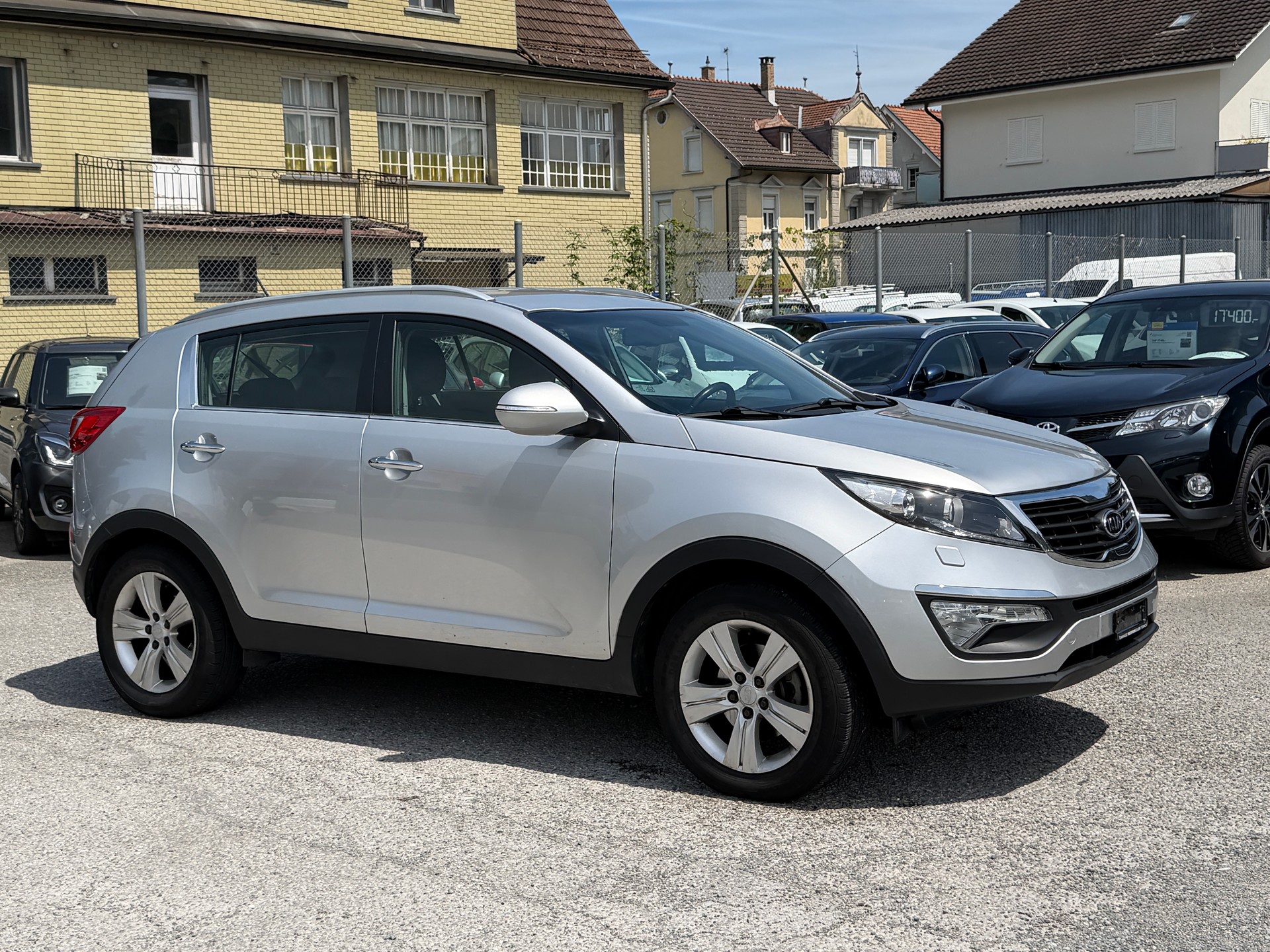 KIA Sportage 2.0 Style 2WD Automatic-image-1