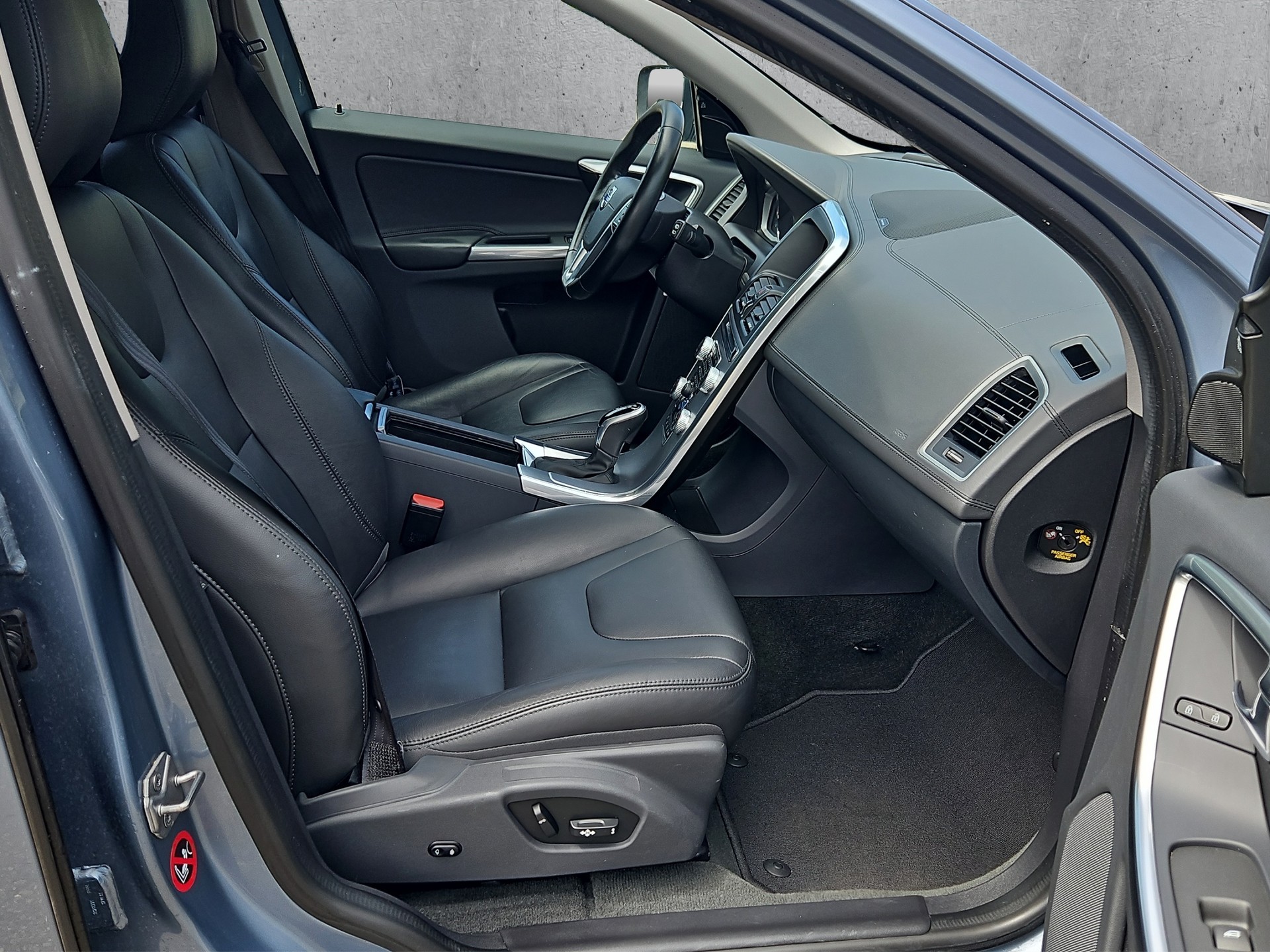 VOLVO XC60 D4 AWD Summum Geartronic-image-7