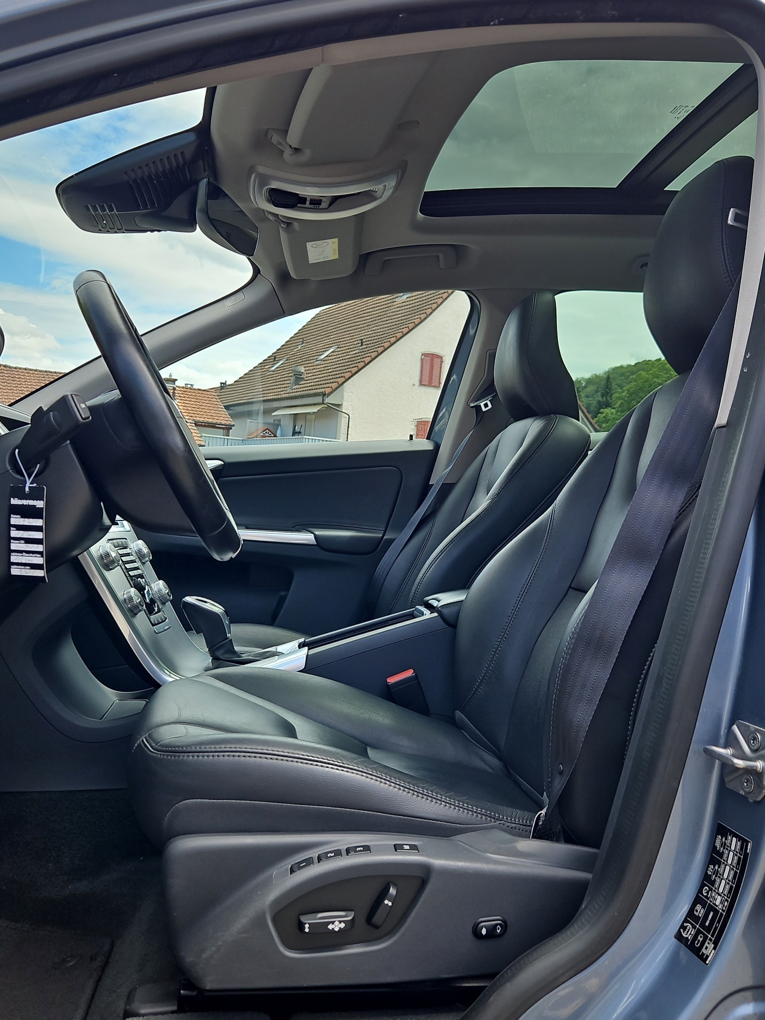 VOLVO XC60 D4 AWD Summum Geartronic-image-13