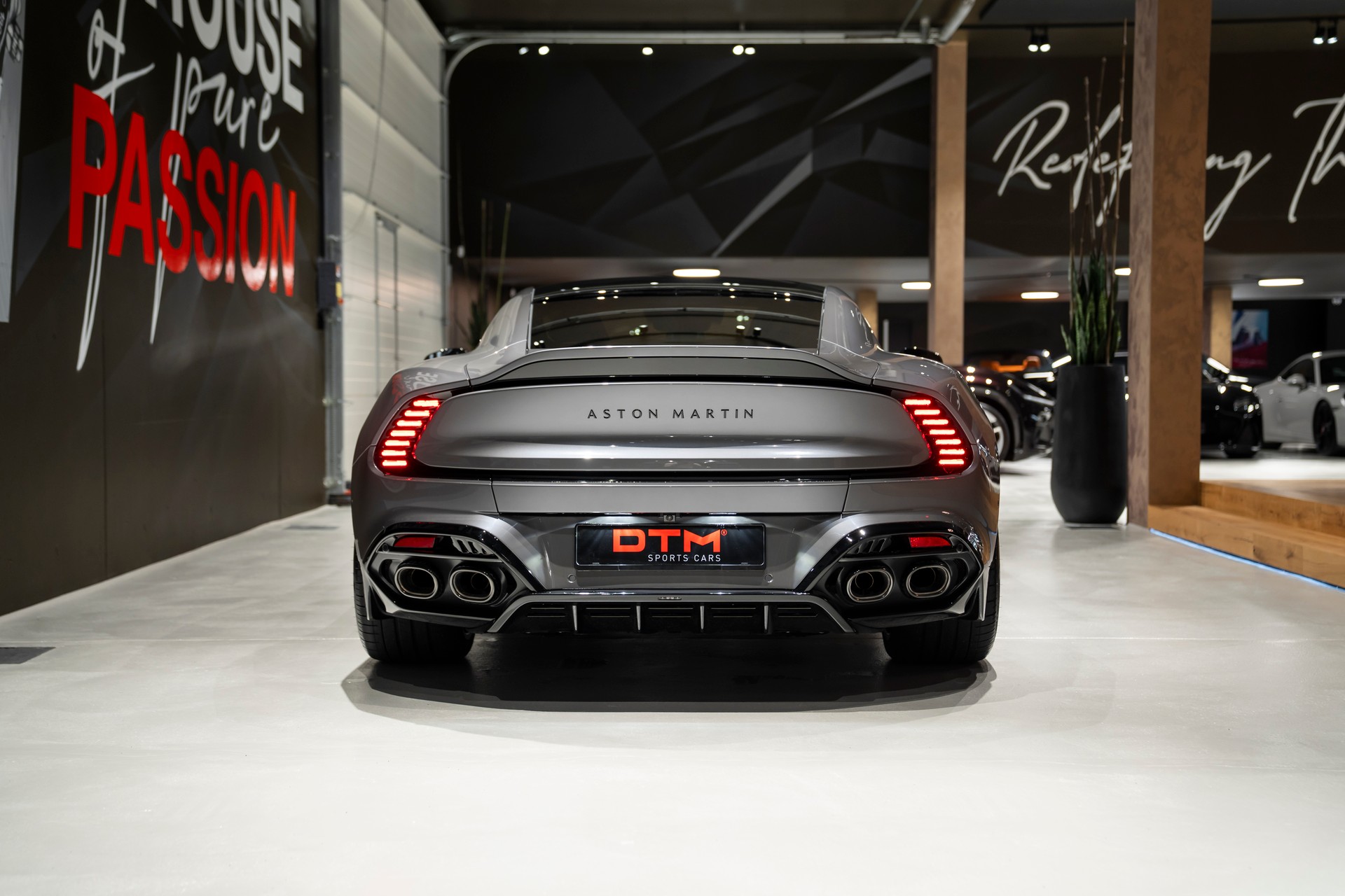 ASTON MARTIN Vanquish 5.2 V12 Bi-Turbo-image-4