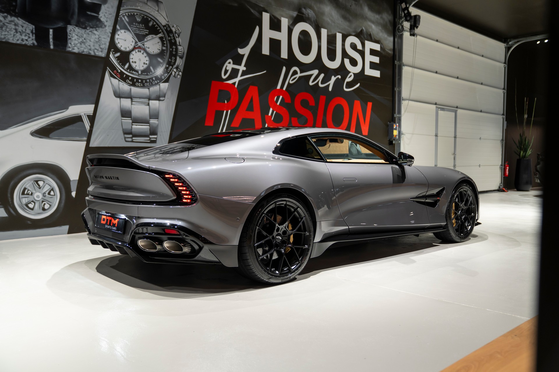 ASTON MARTIN Vanquish 5.2 V12 Bi-Turbo-showroom-element-3