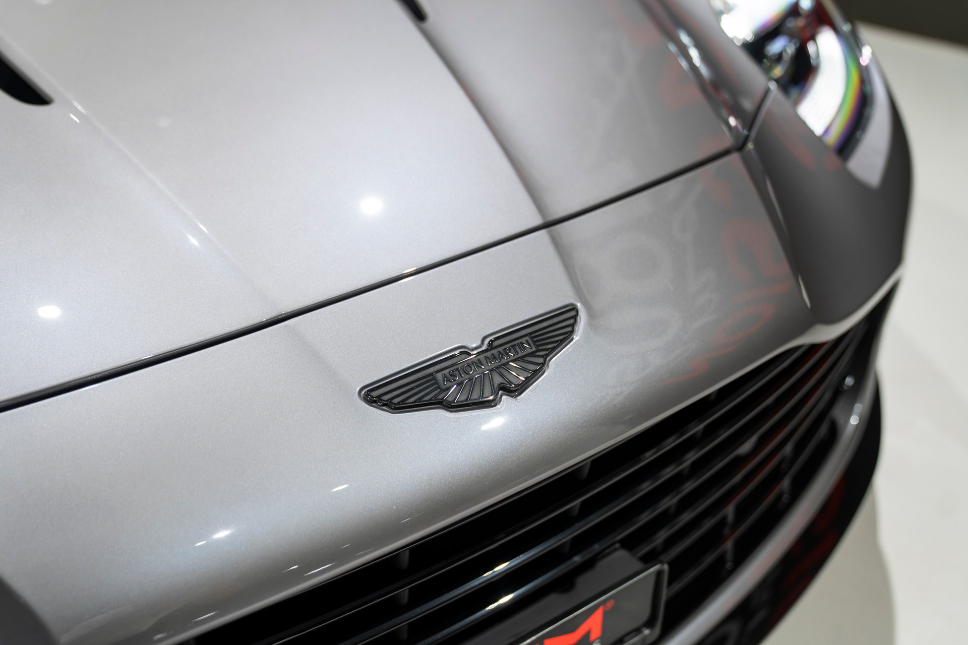 ASTON MARTIN Vanquish 5.2 V12 Bi-Turbo-image-6