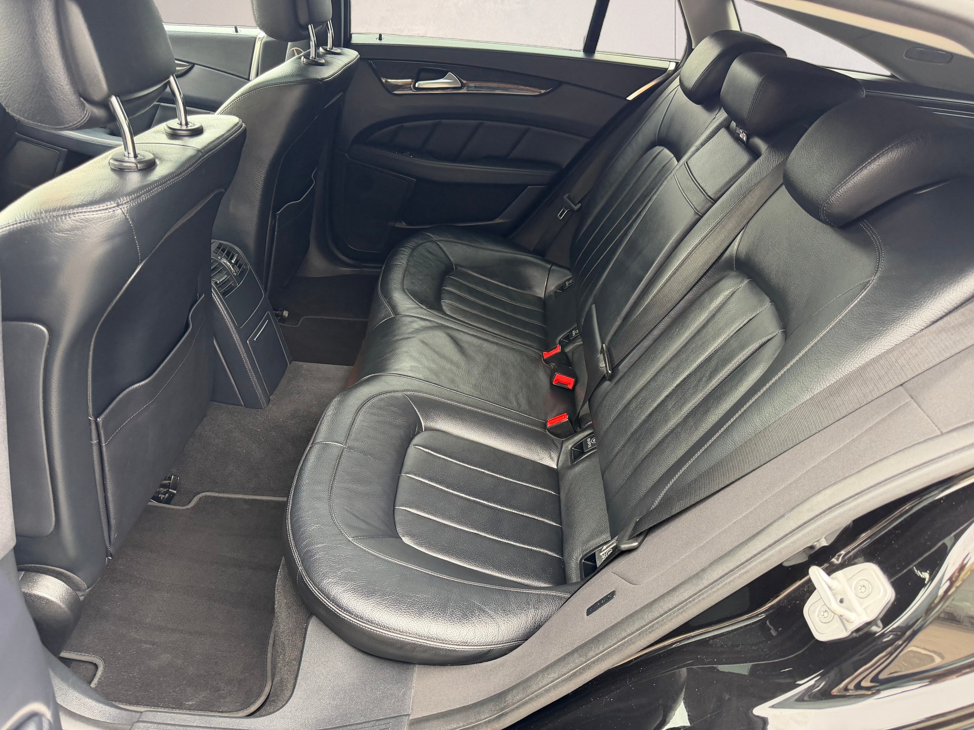 MERCEDES-BENZ CLS Shooting Brake 250 BlueTEC 4Matic 7G-Tronic-image-17