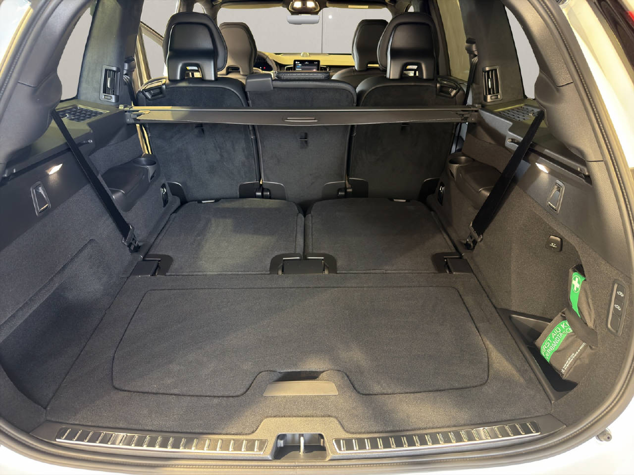 VOLVO XC90 2.0 T8 TE XCLUSIVE Edition Dark eAWD-image-6