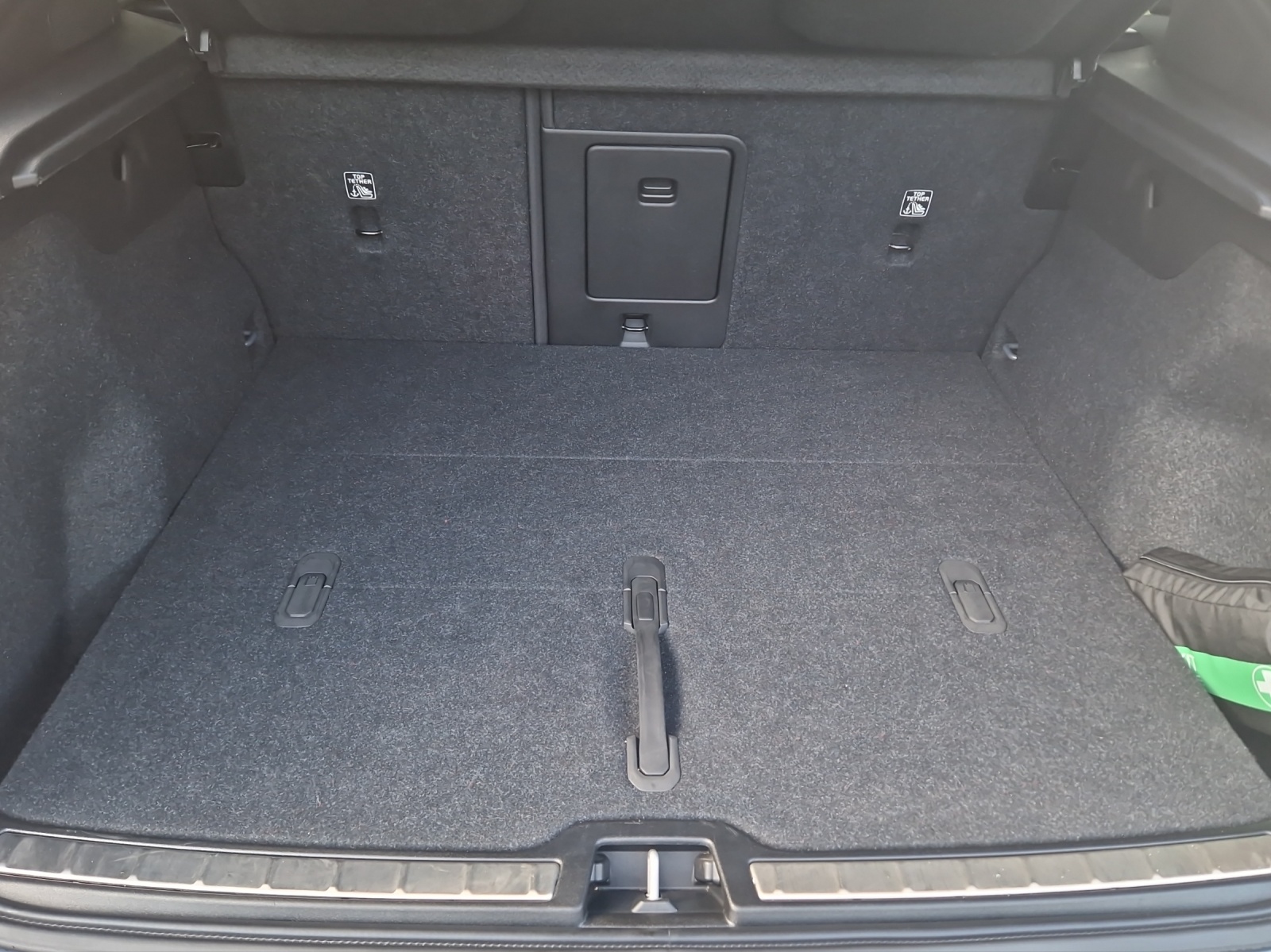 VOLVO C40 P8 Twin Recharge Ultimate AWD-image-9