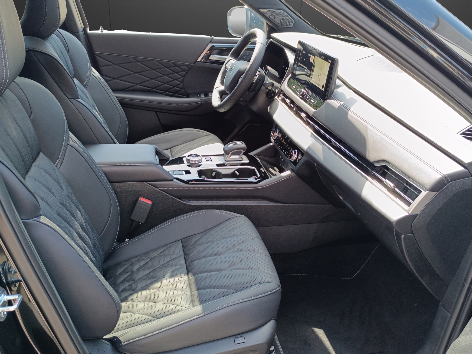 MITSUBISHI Outlander 2.4 PHEV Sport 4x4-image-13