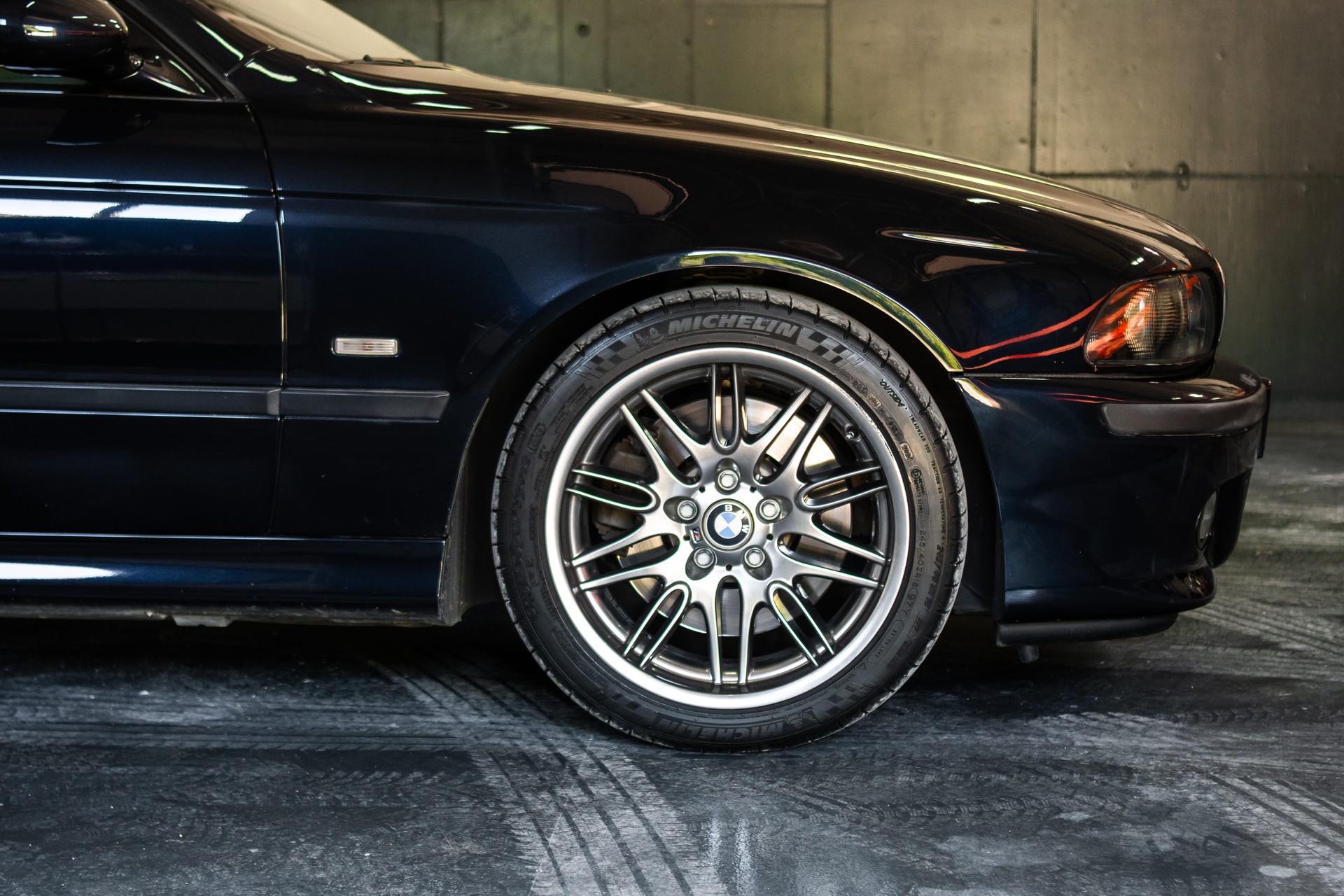 BMW M5-image-2