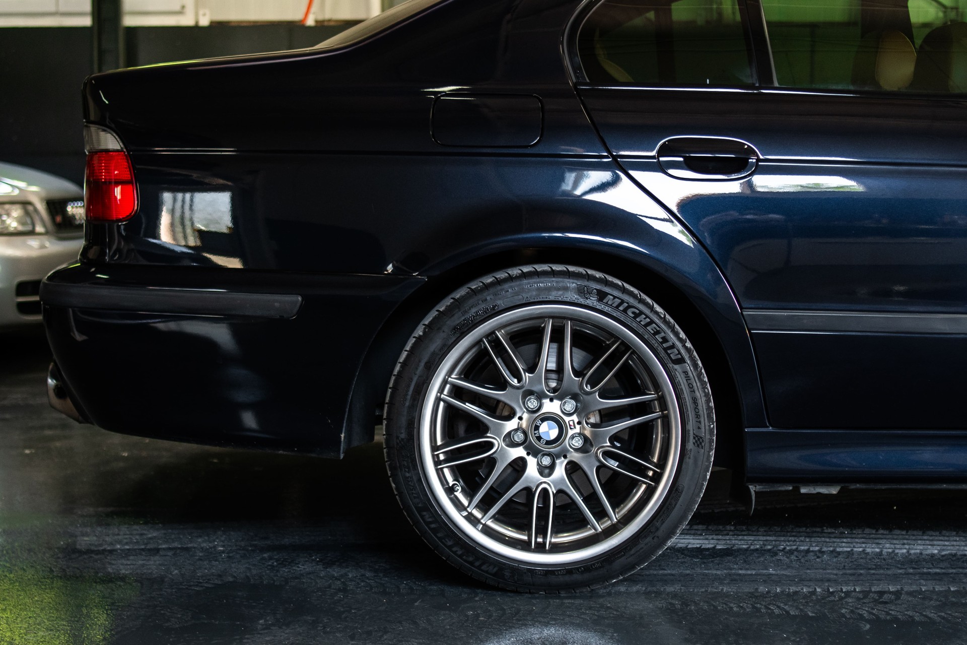 BMW M5-image-3