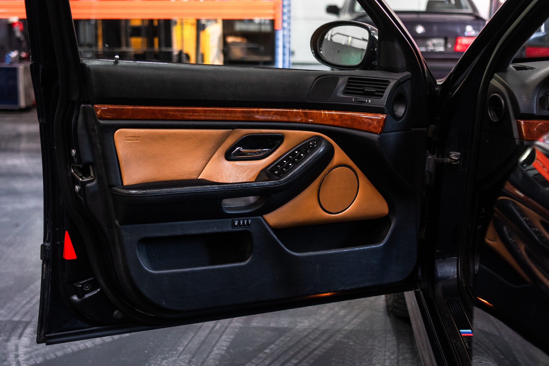 BMW M5-image-5