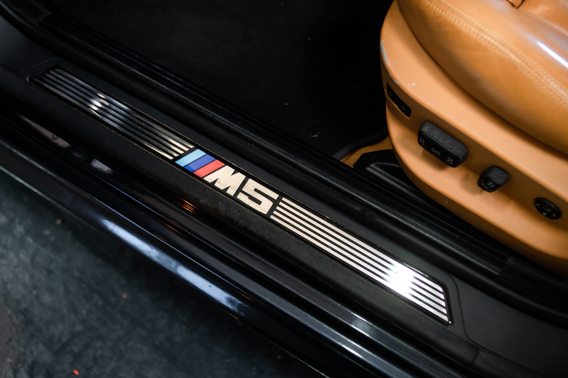 BMW M5-image-4