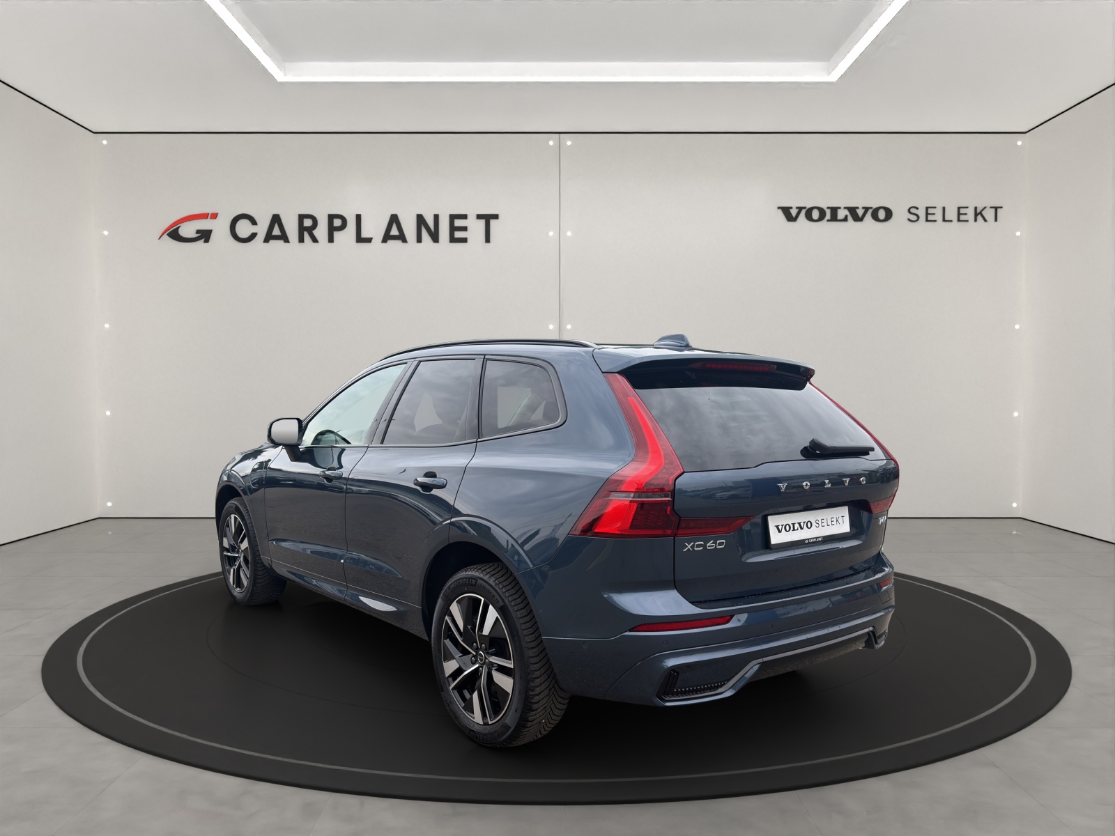 VOLVO XC60 2.0 T6 TE Plus Dark eAWD-showroom-element-3