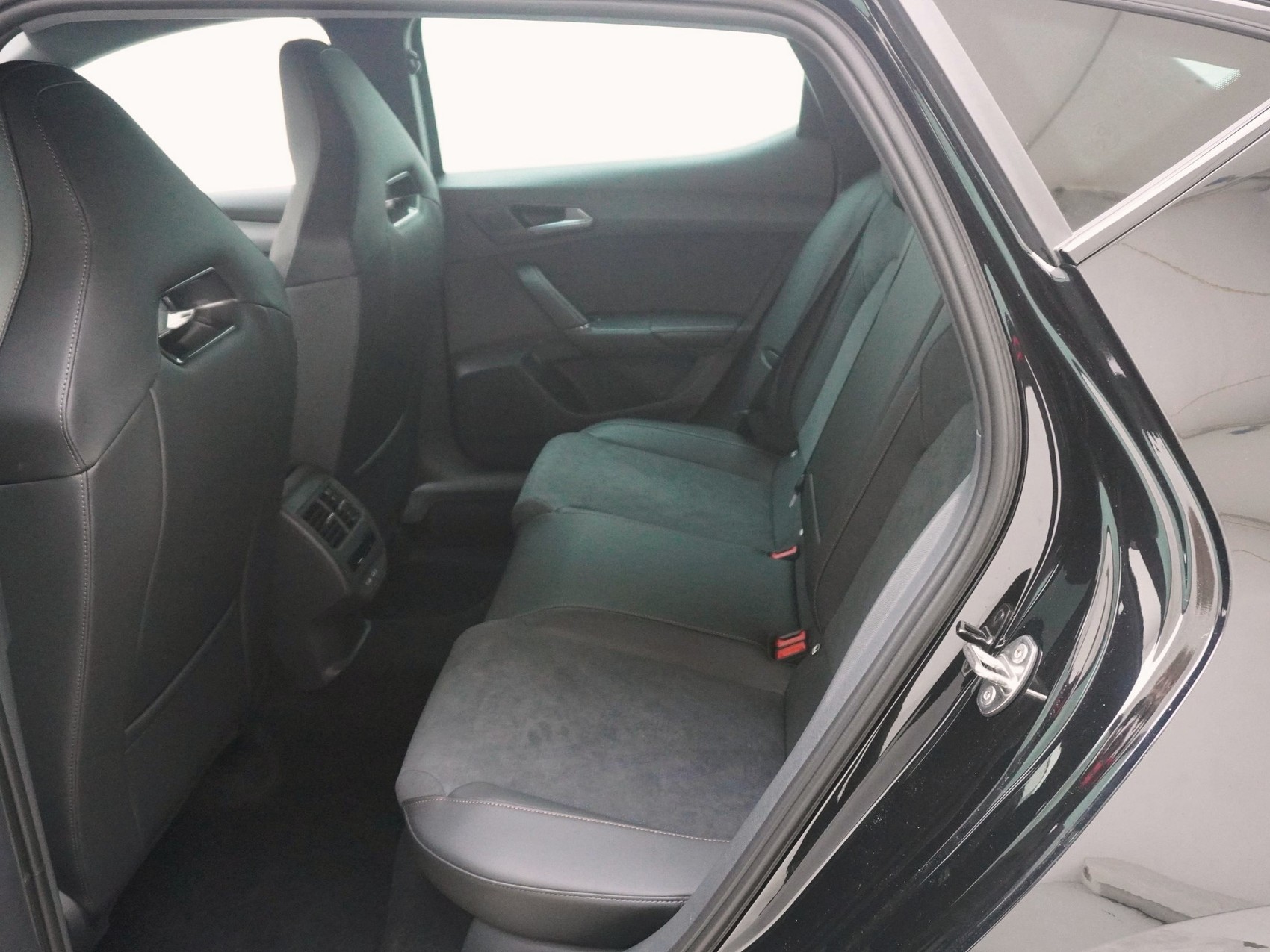 CUPRA Leon 1.5 eTSI DSG-image-14