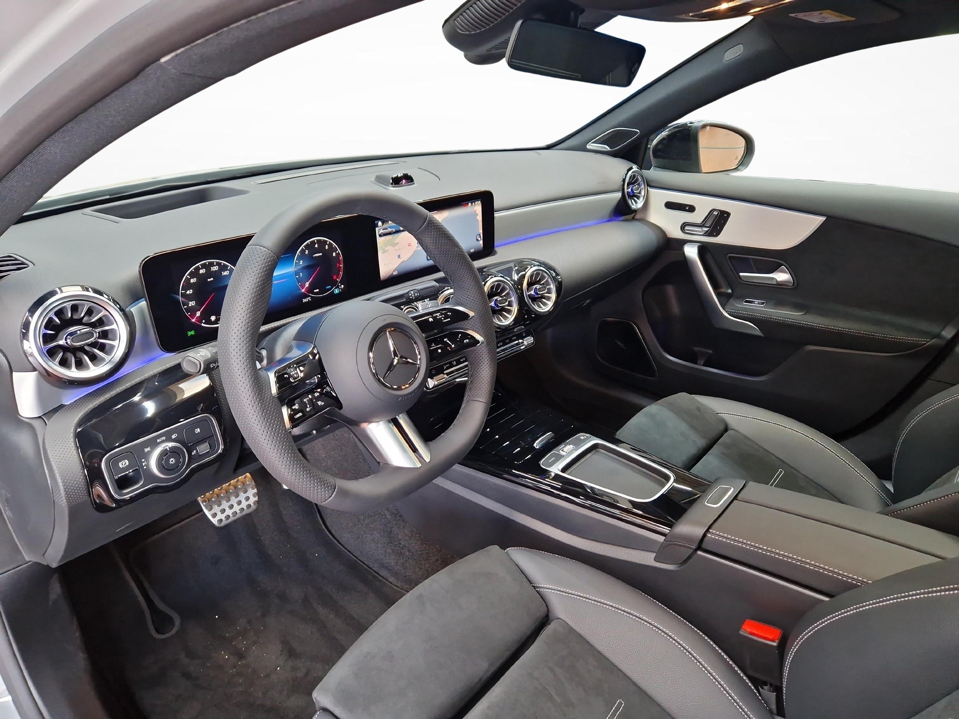 MERCEDES-BENZ A 200 Night Star AMG Line Special Edition-image-4