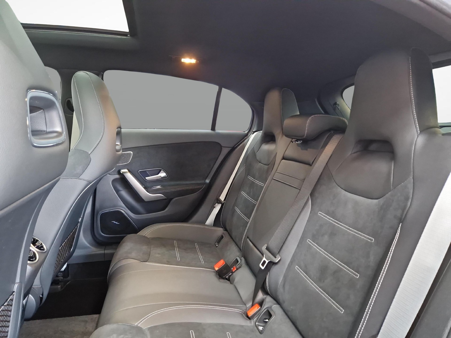 MERCEDES-BENZ A 200 Night Star AMG Line Special Edition-image-8