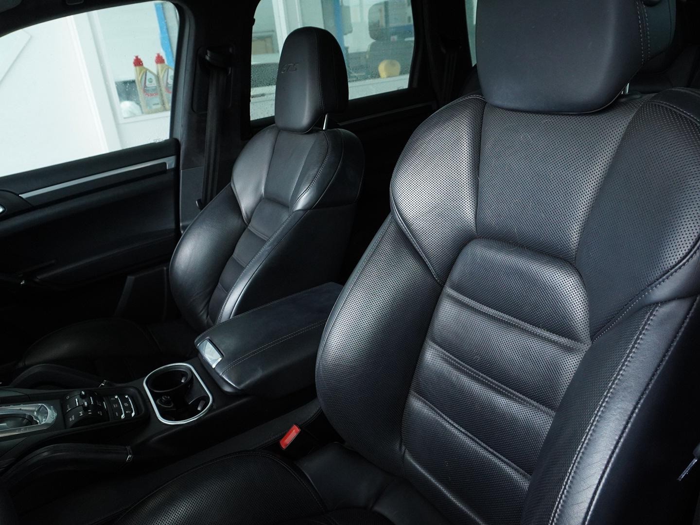 PORSCHE Cayenne GTS-showroom-element-3