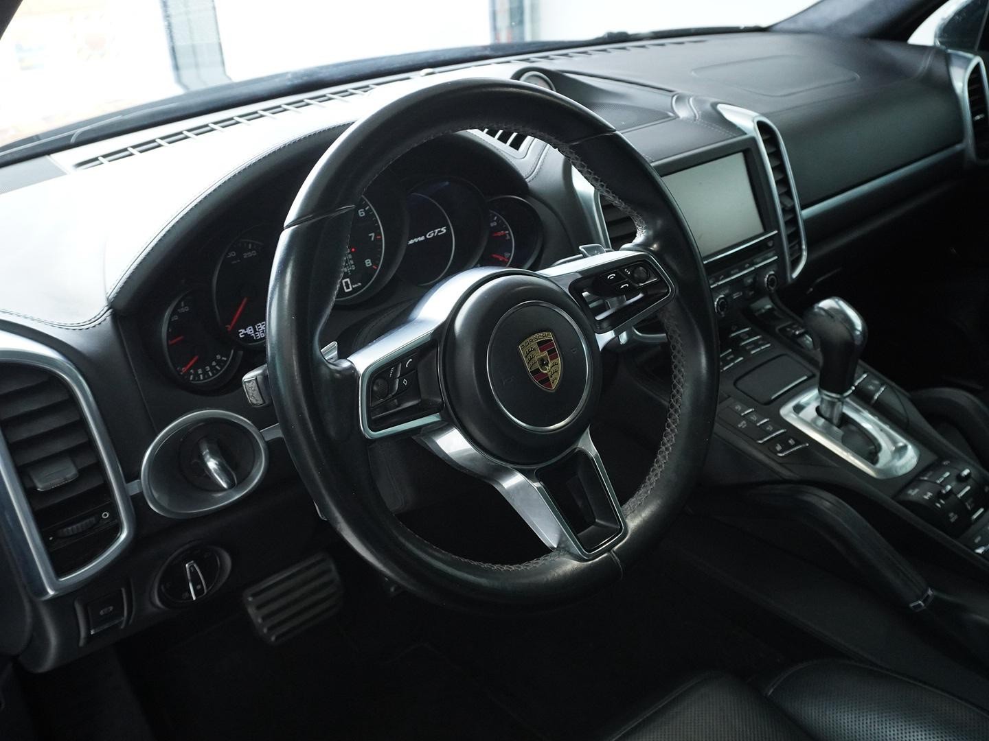 PORSCHE Cayenne GTS-showroom-element-2