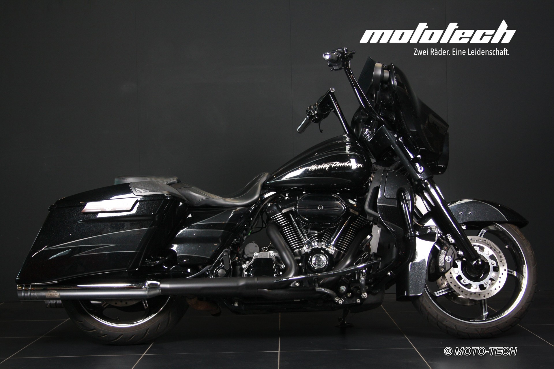 HARLEY-DAVIDSON FLHXSE-image-1