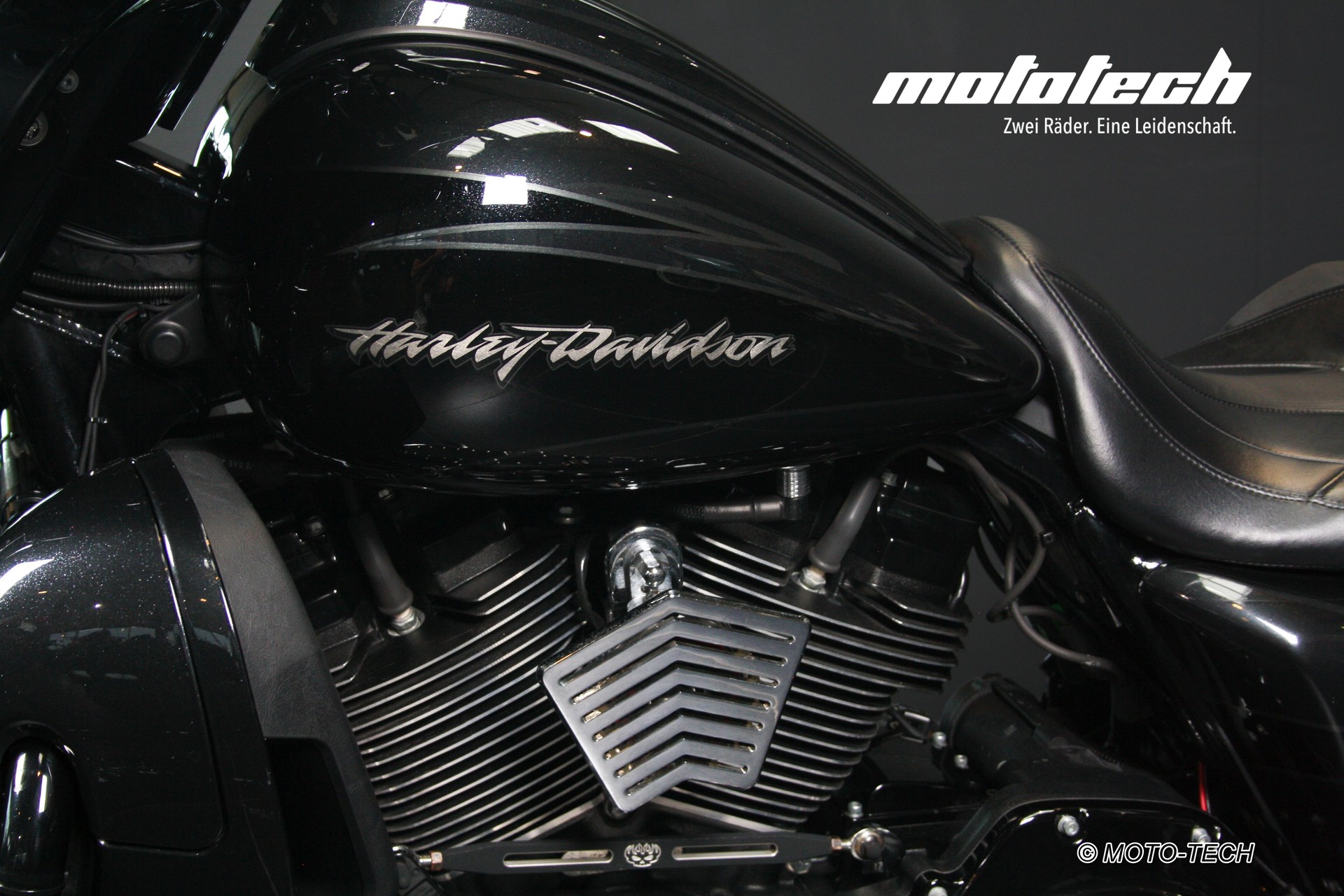 HARLEY-DAVIDSON FLHXSE-image-8