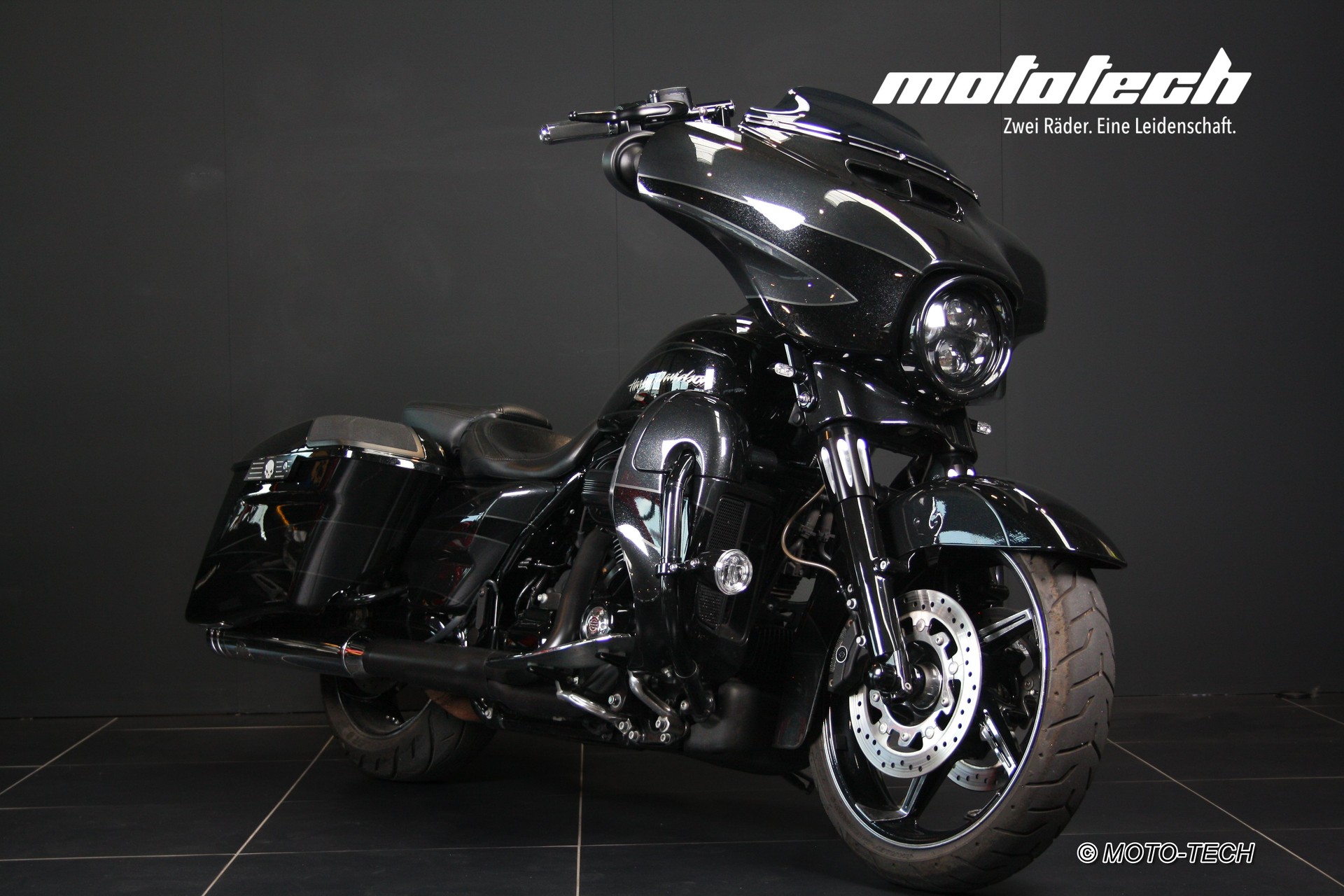 HARLEY-DAVIDSON FLHXSE-image-0