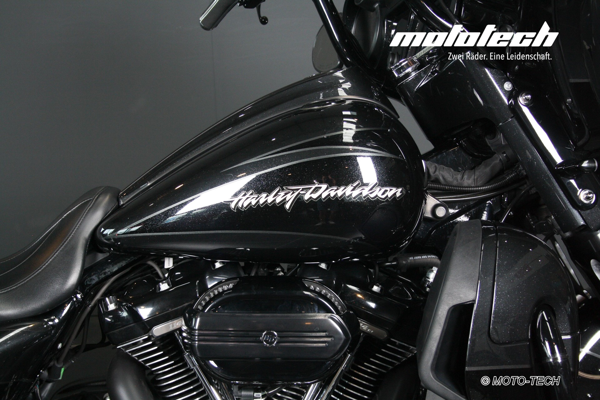 HARLEY-DAVIDSON FLHXSE-image-9