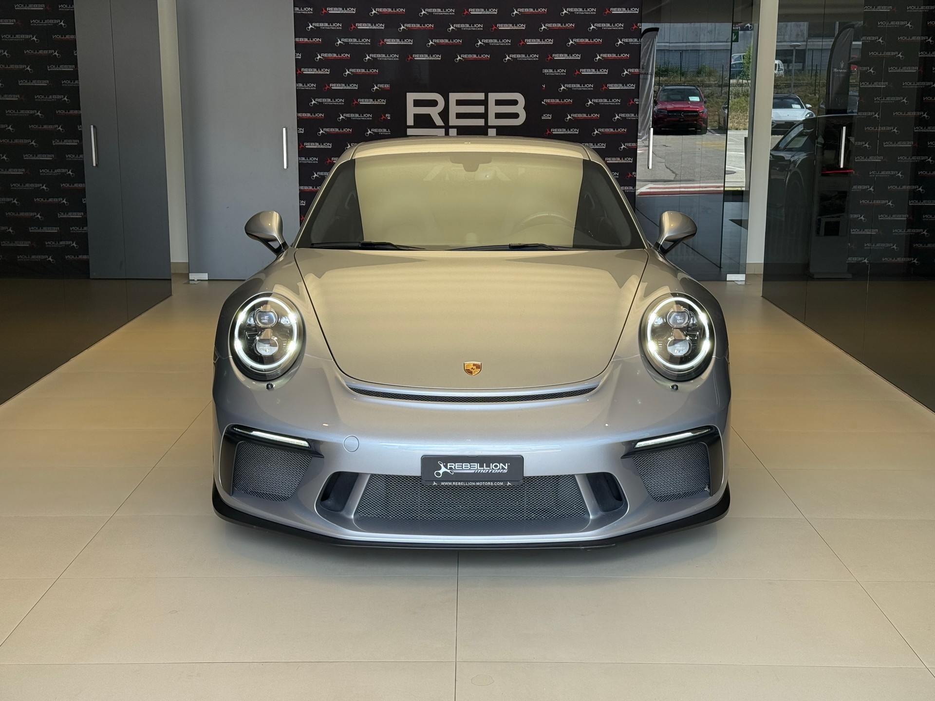 PORSCHE 911 GT3-showroom-element-1