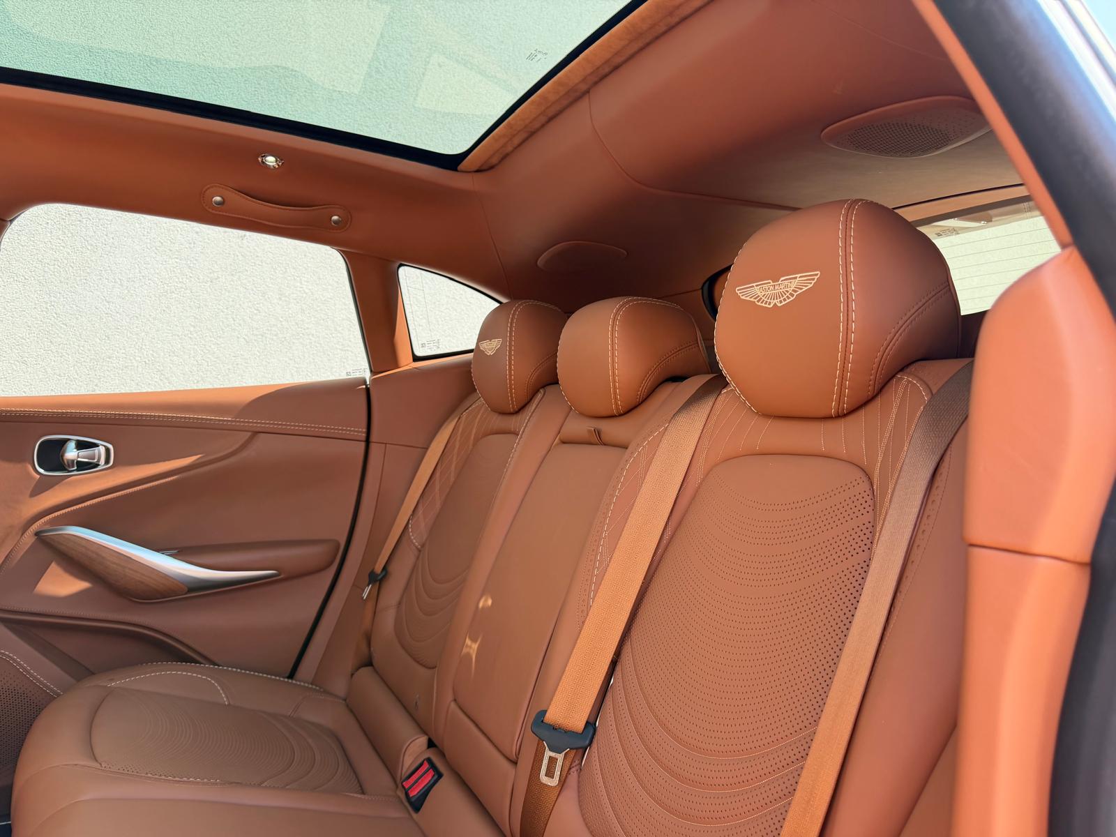 ASTON MARTIN DBX 4.0 V8-image-9