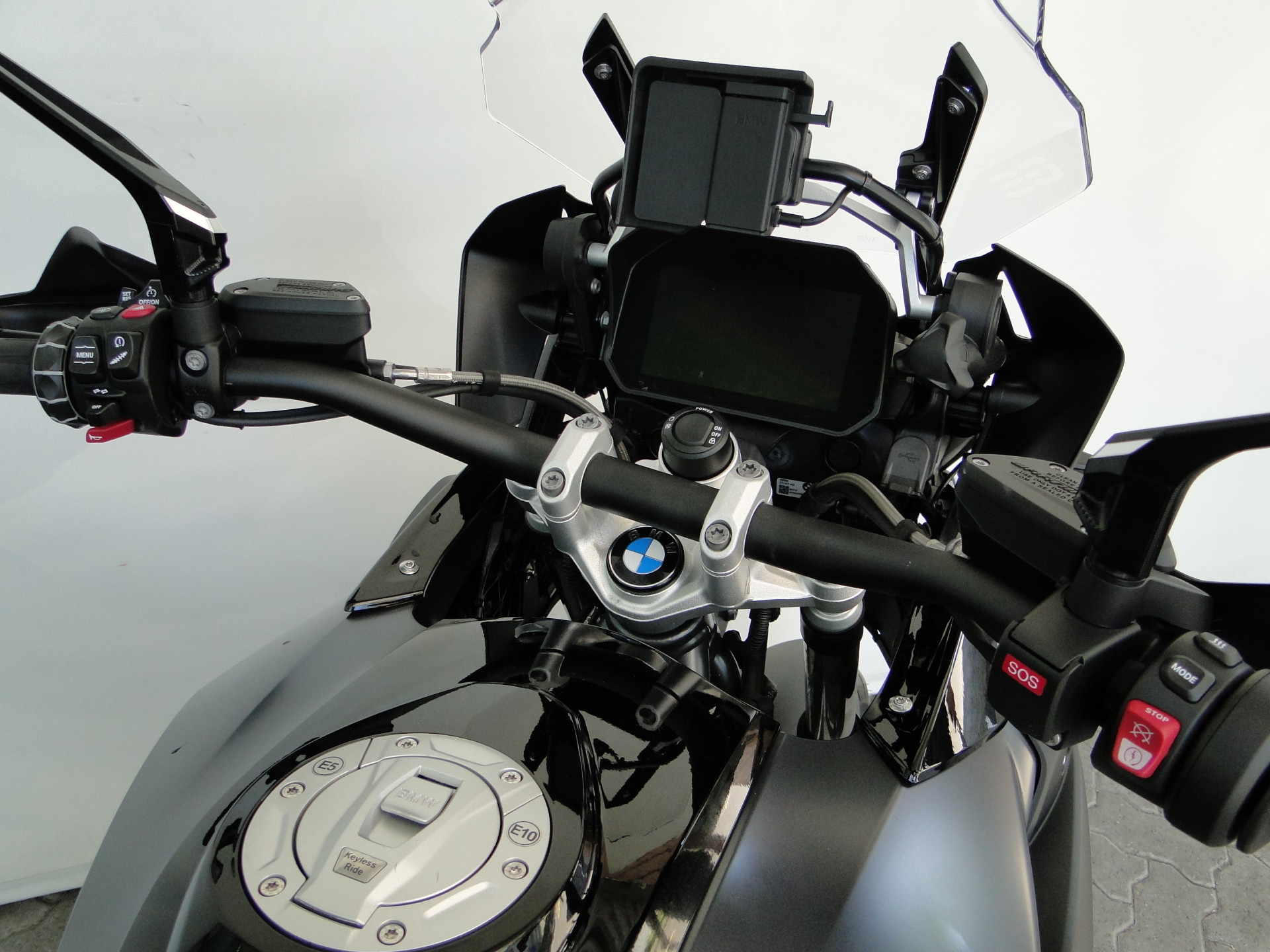 BMW R 1250 GS Triple Black-image-4