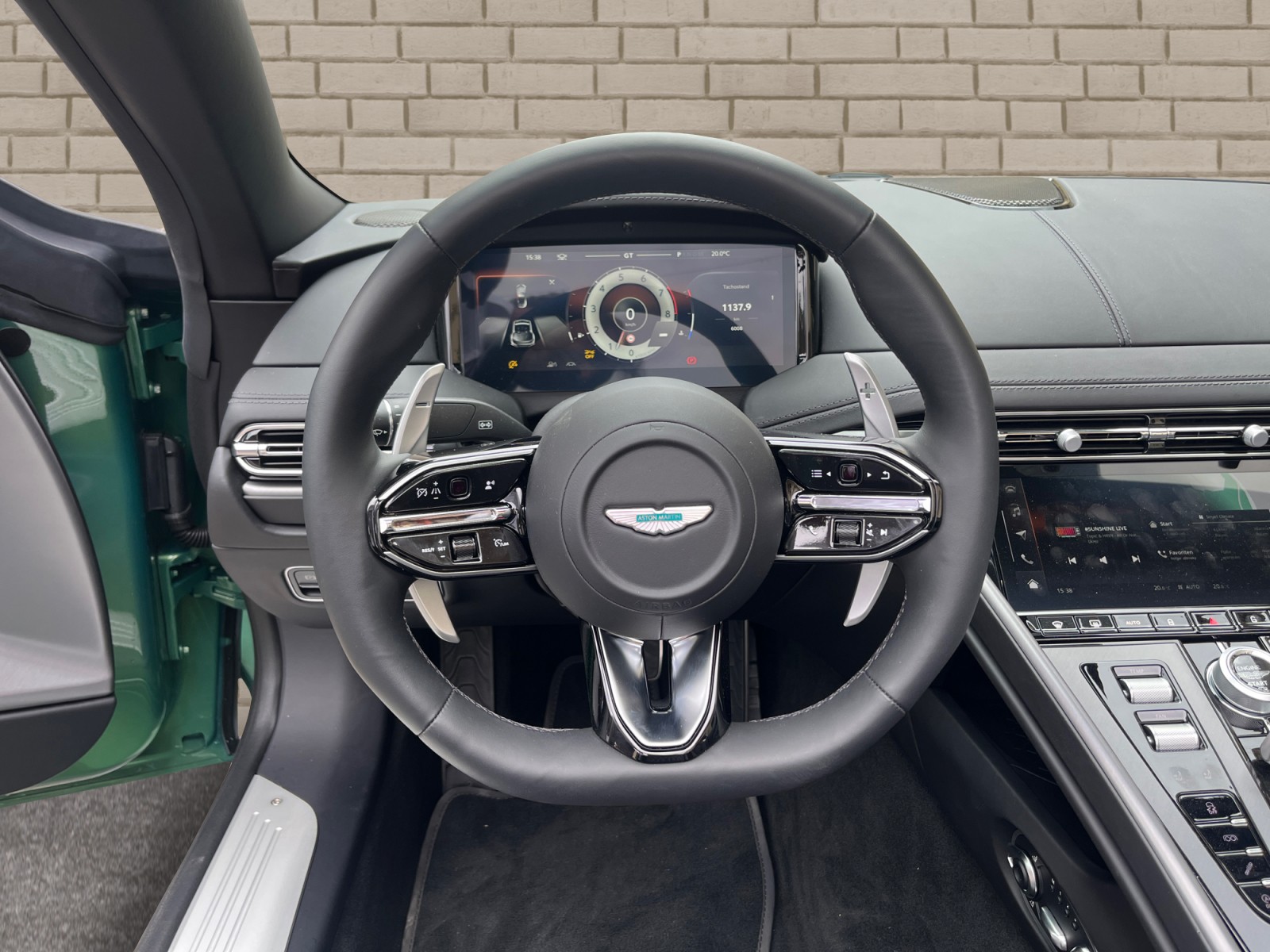 ASTON MARTIN Volante-image-10