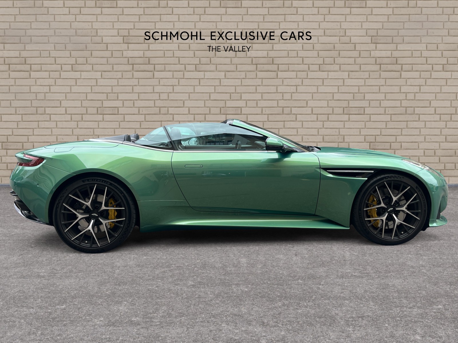 ASTON MARTIN Volante-image-4