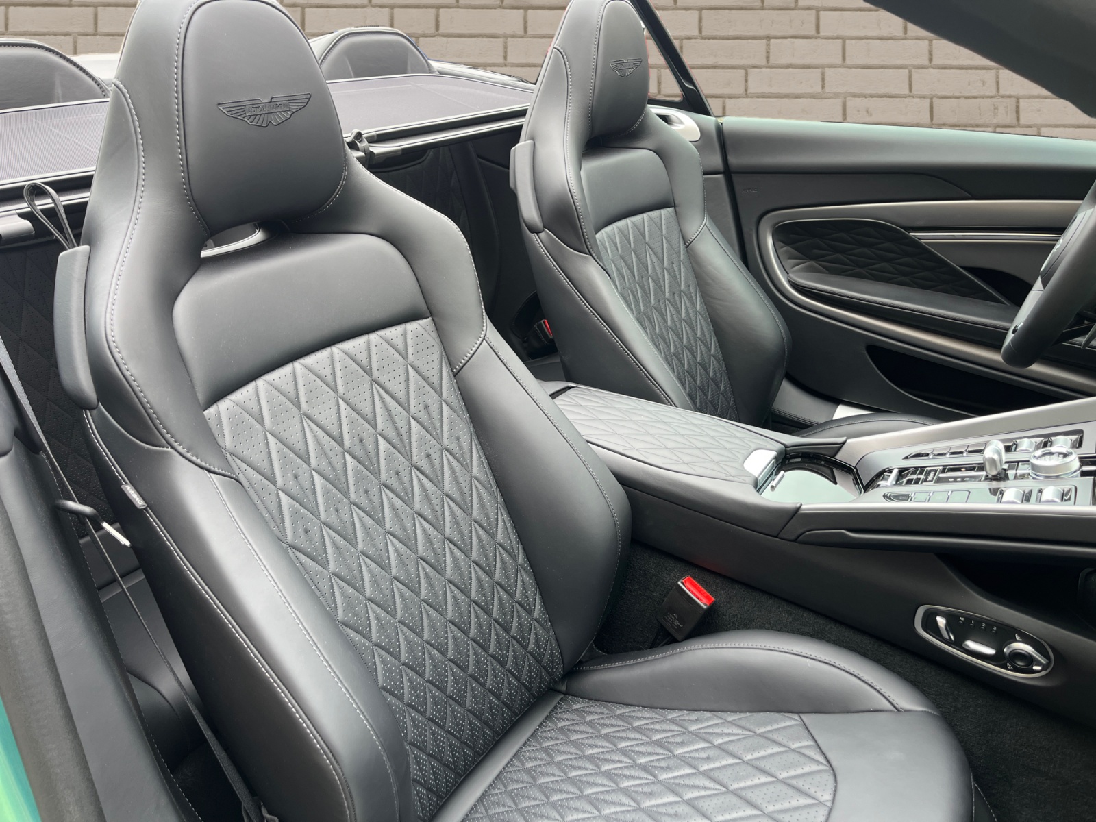 ASTON MARTIN Volante-image-13