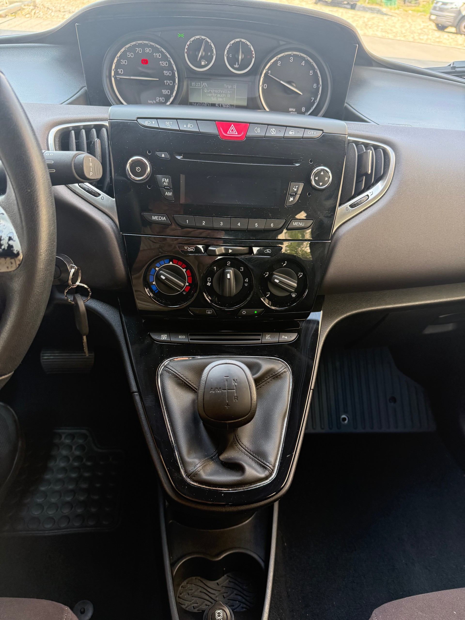LANCIA Ypsilon 0.9 TwinAir Gold DFN-image-6