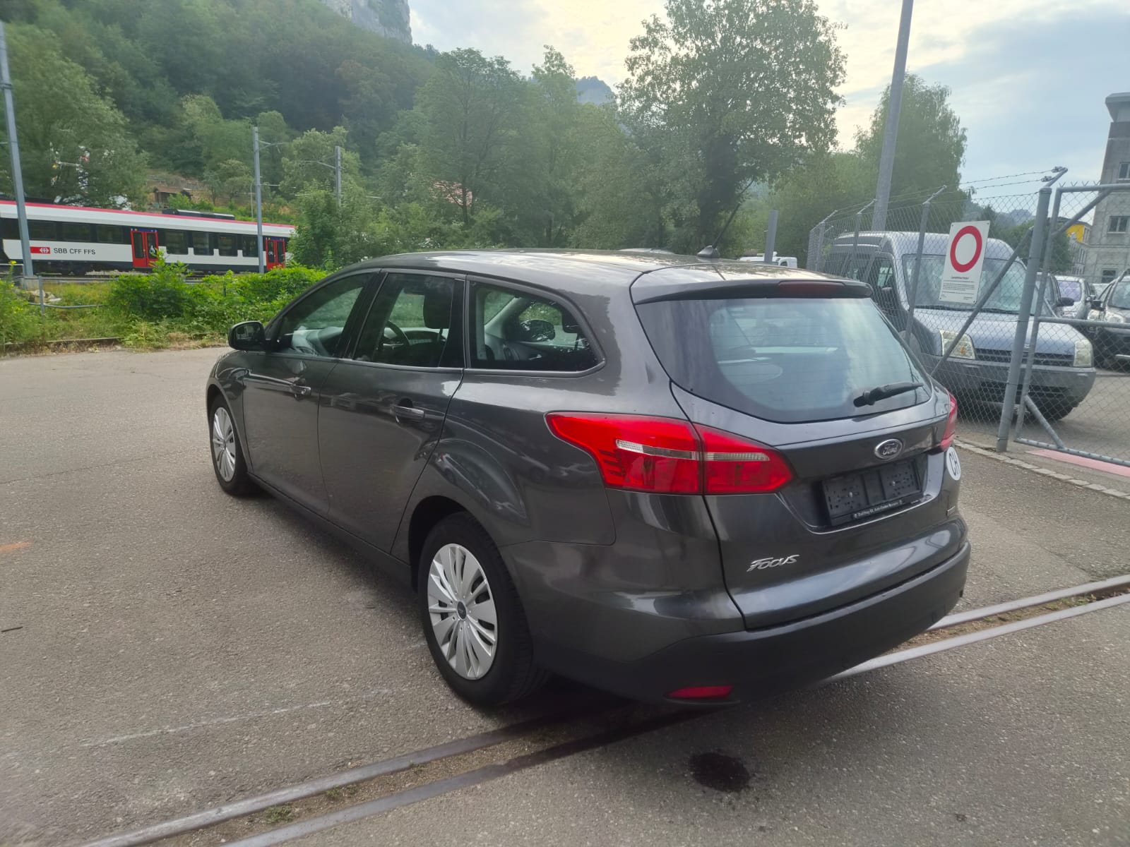 FORD Focus 1.0 SCTi Business-showroom-element-3