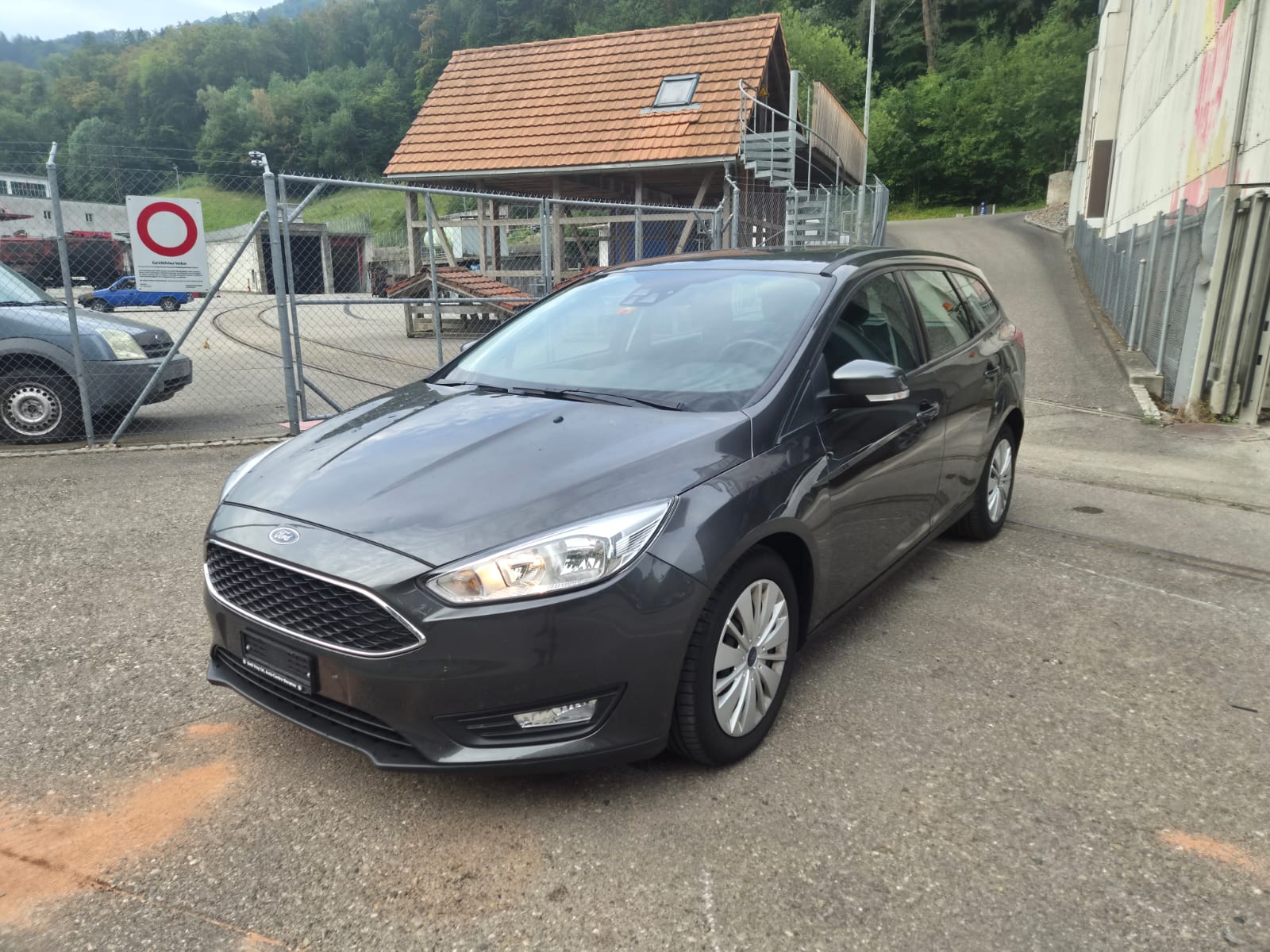 FORD Focus 1.0 SCTi Business-showroom-element-1