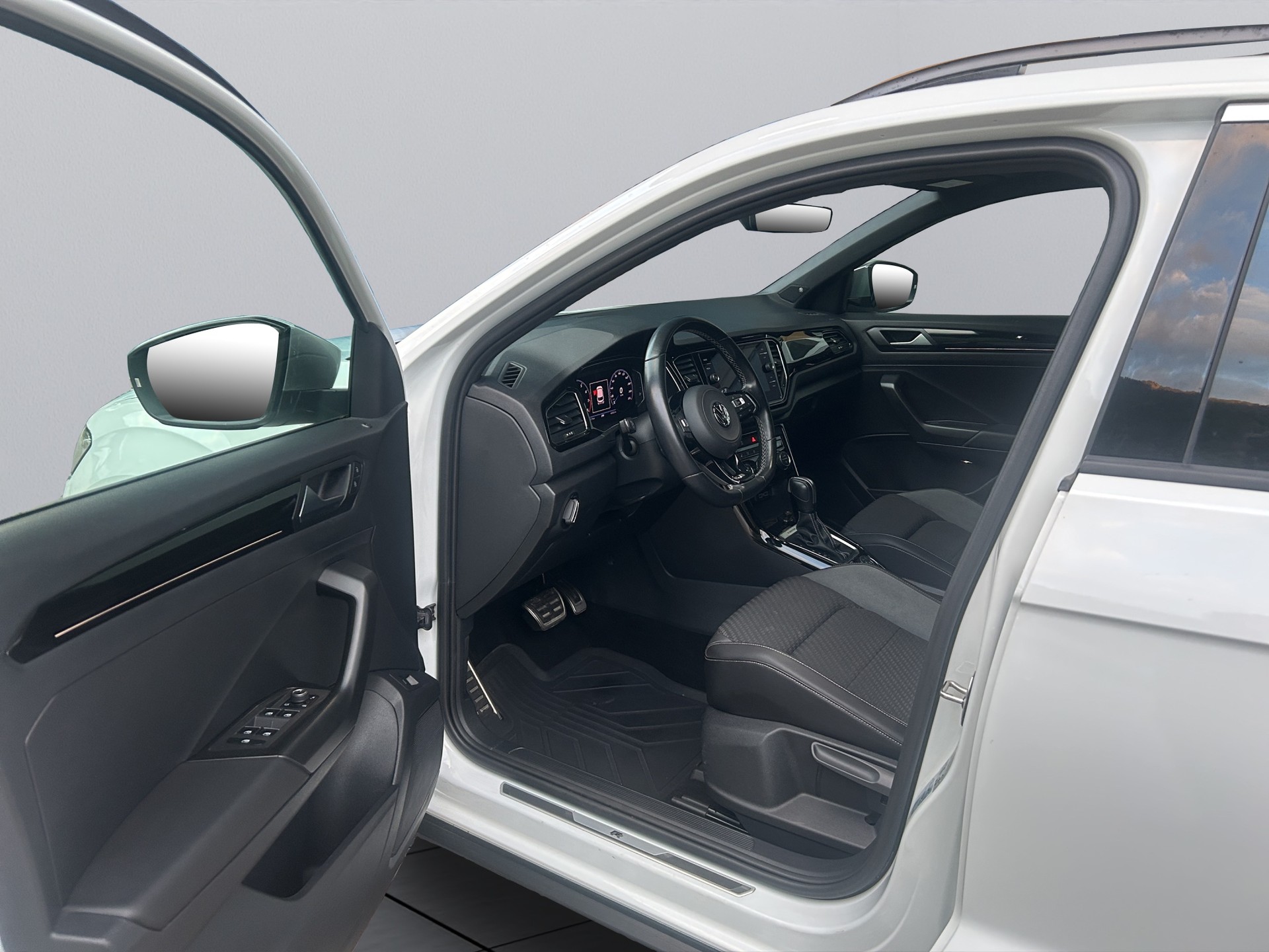 VW T-Roc 2.0 TSI R DSG 4Motion-image-9