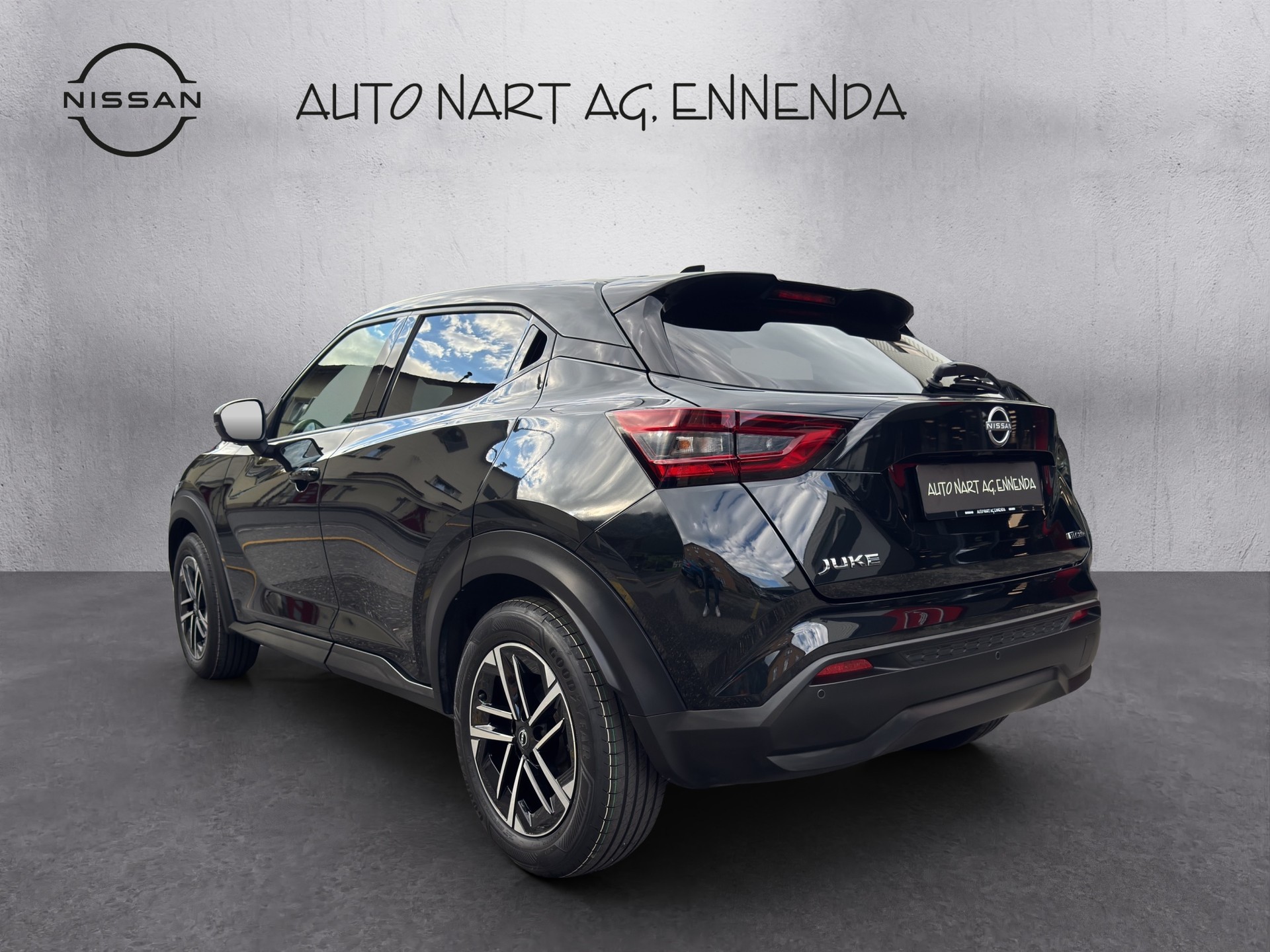 NISSAN Juke 1.6 FHEV N-Connecta-showroom-element-2