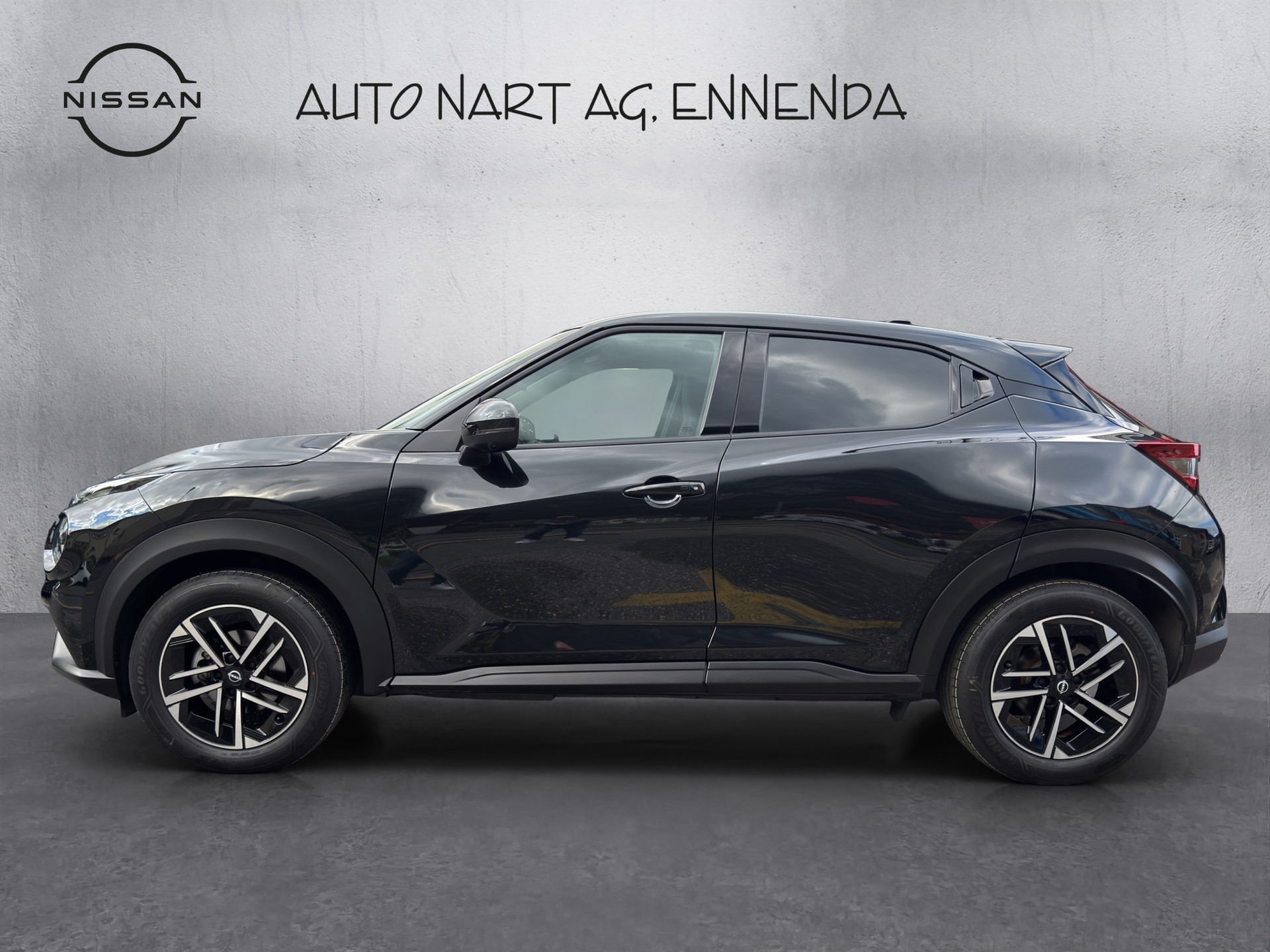 NISSAN Juke 1.6 FHEV N-Connecta-showroom-element-1