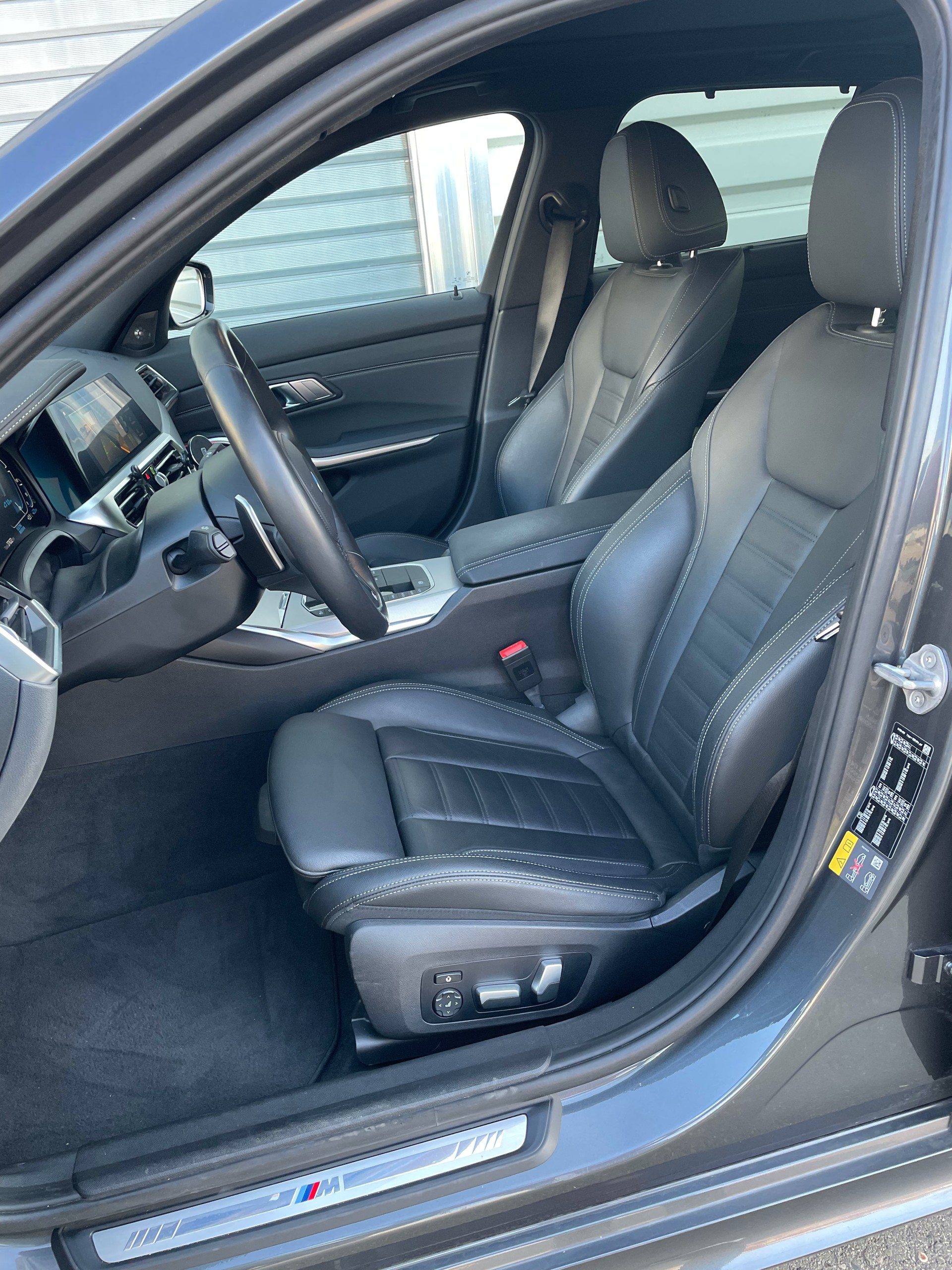 BMW 330e xDrive-image-4