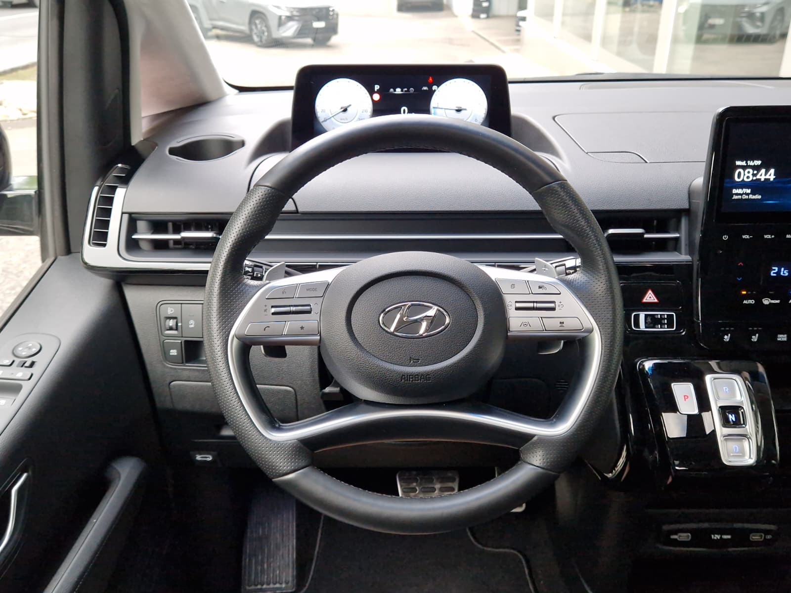 HYUNDAI Staria Premium 2.2 CRDI Vertex 4WD-image-7
