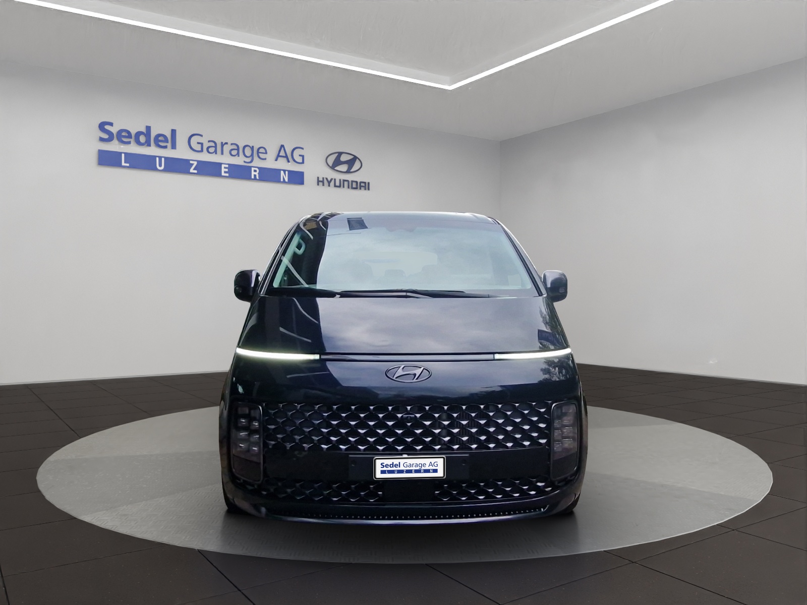 HYUNDAI Staria Premium 2.2 CRDI Vertex 4WD-image-1