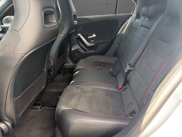 MERCEDES-BENZ A 180 d AMG Line-image-10