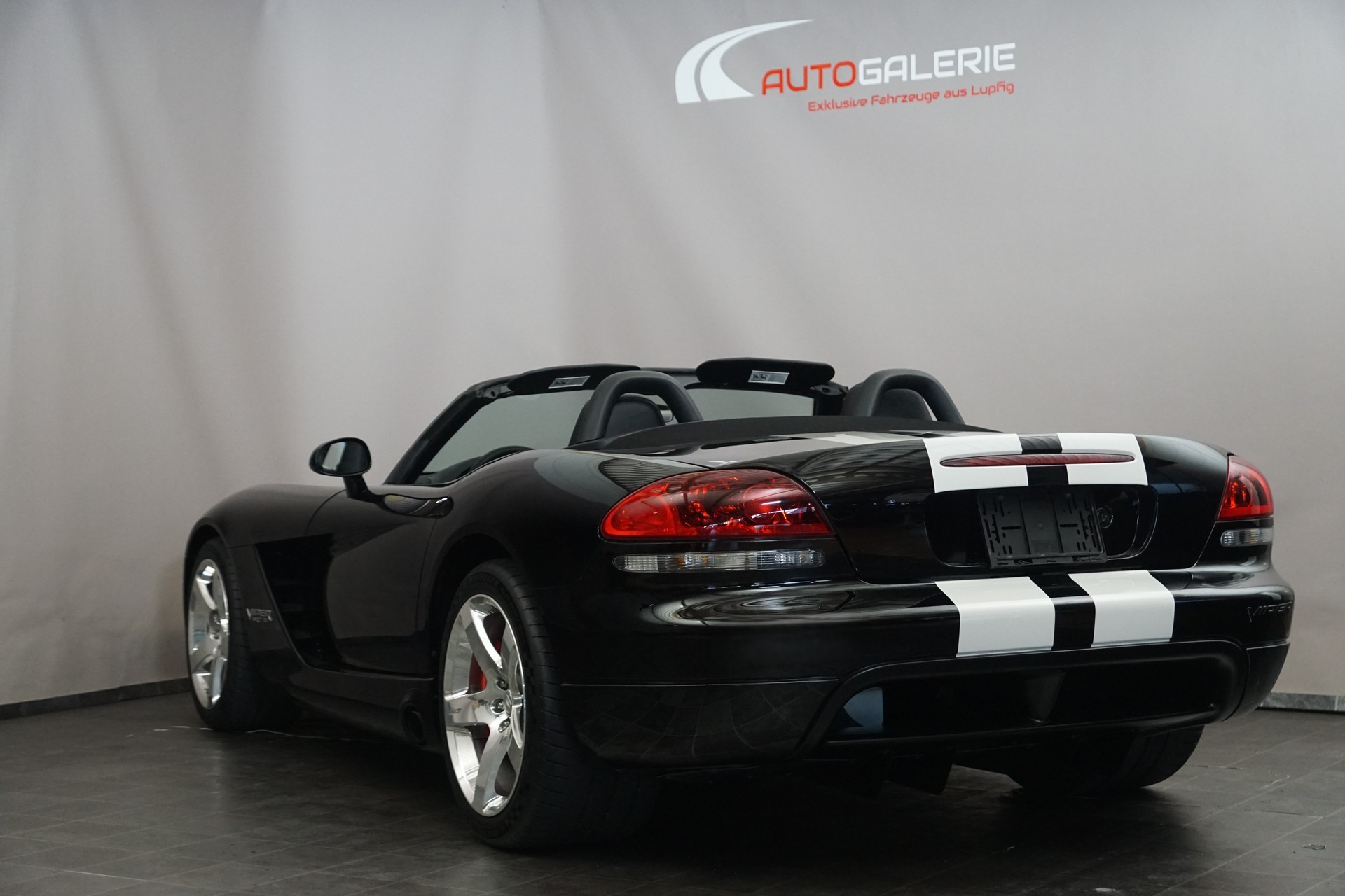 DODGE Viper SRT-10 8.4l-showroom-element-3