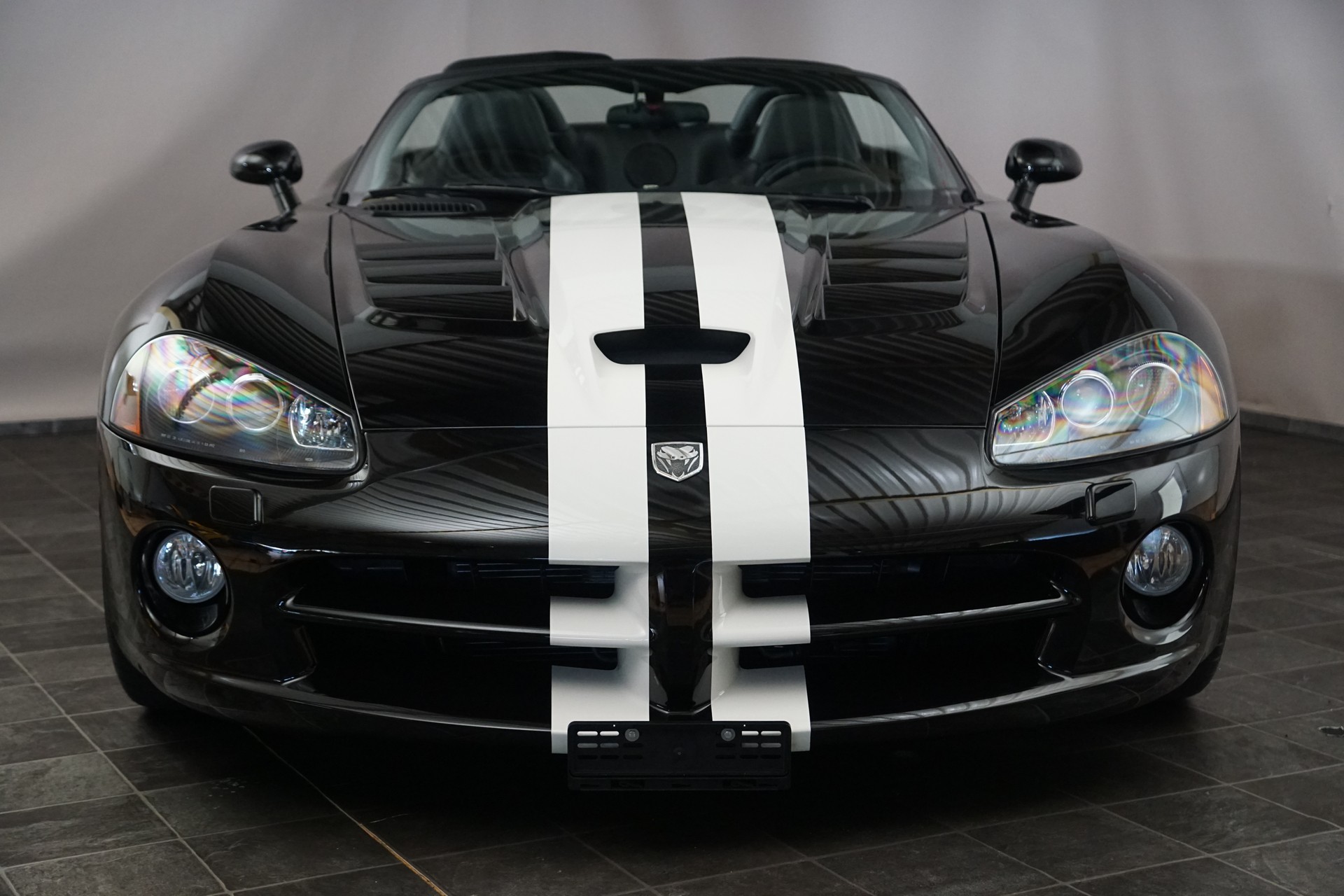 DODGE Viper SRT-10 8.4l-showroom-element-1