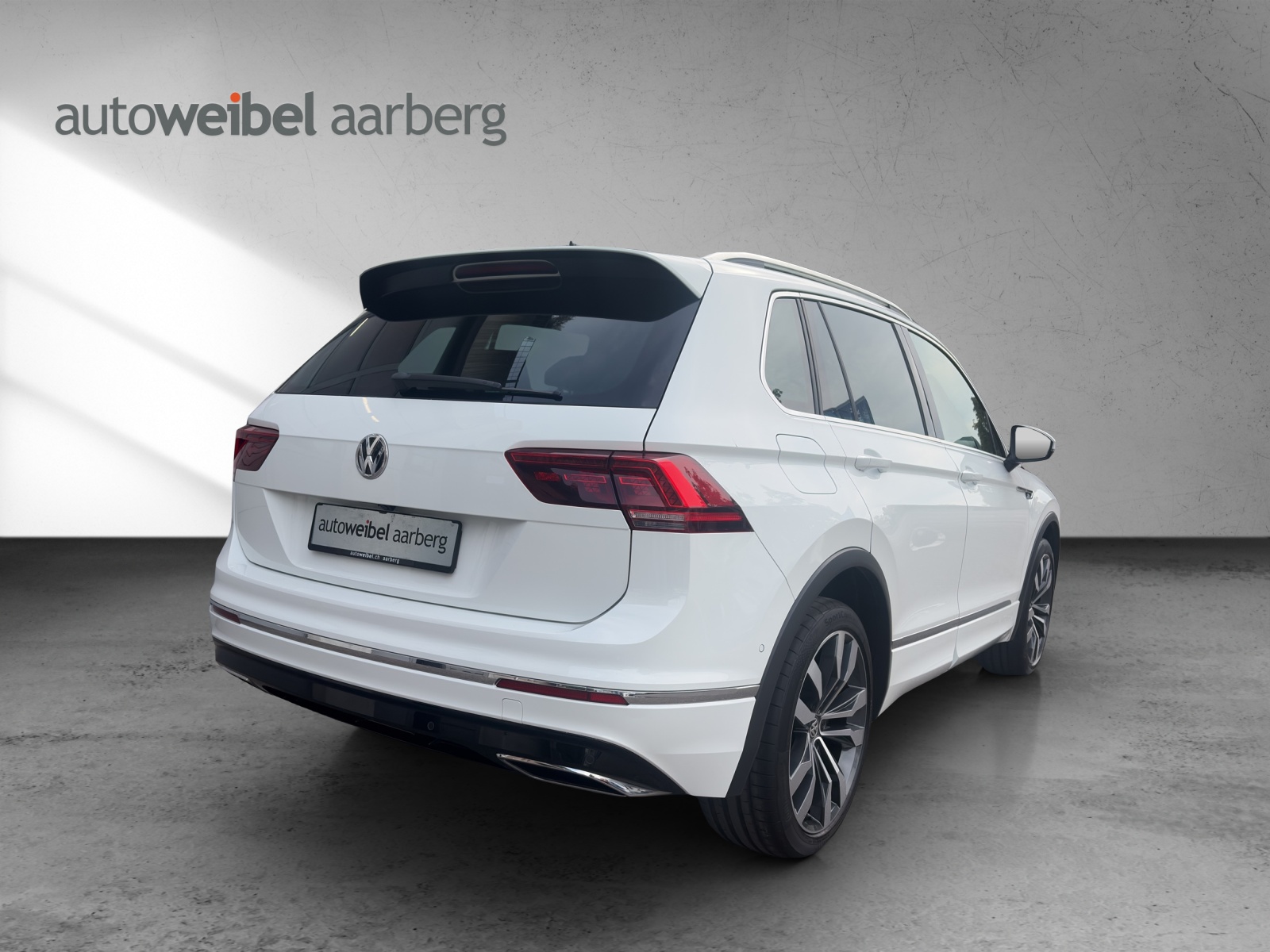 VW Tiguan 2.0 TDI SCR Highline 4Motion DSG-showroom-element-1