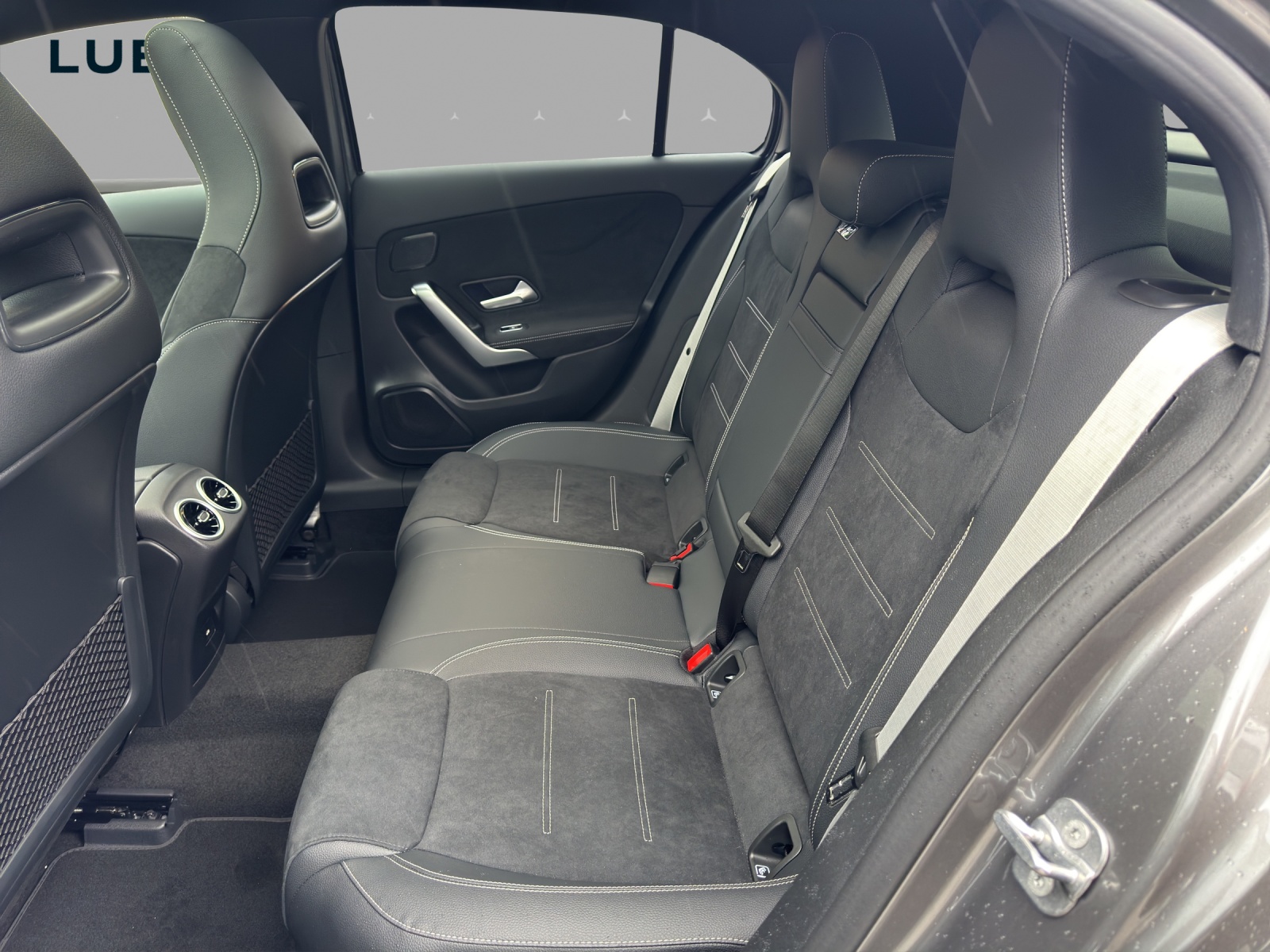 MERCEDES-BENZ A 250 4Matic 8G-DCT-image-13