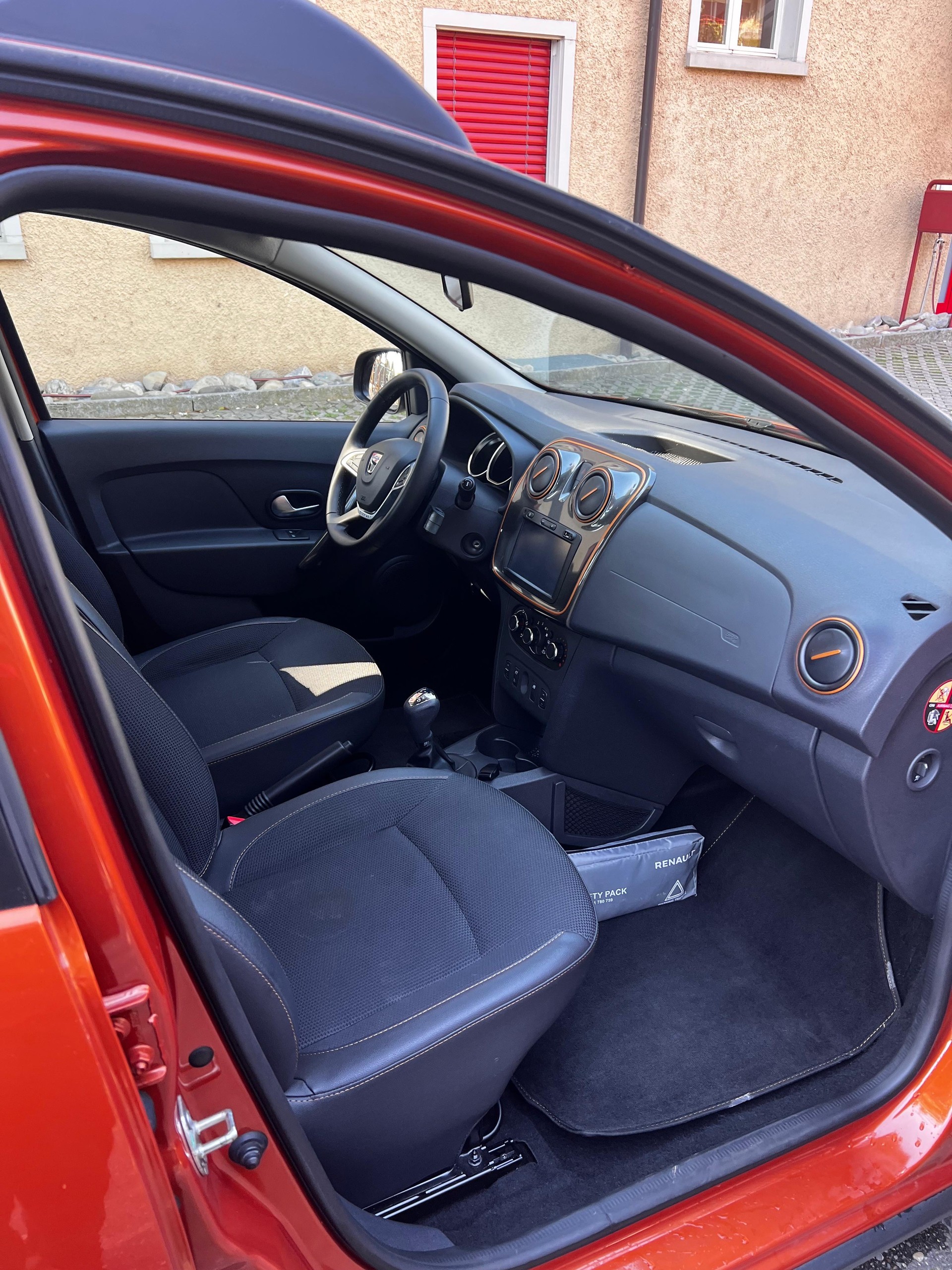 DACIA Sandero Tce 90 Ambiance Automatic-image-8