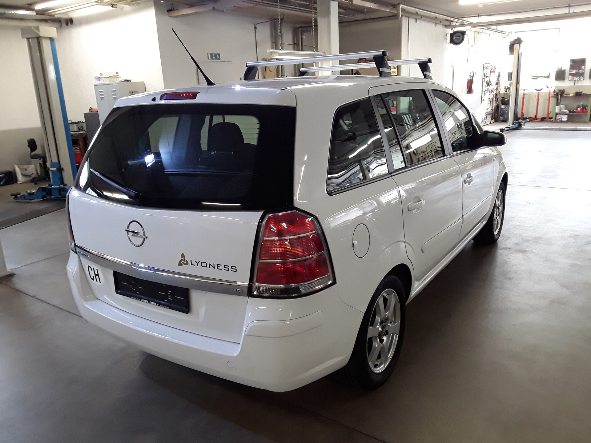 OPEL Zafira 1.8i 16V Enjoy-image-2