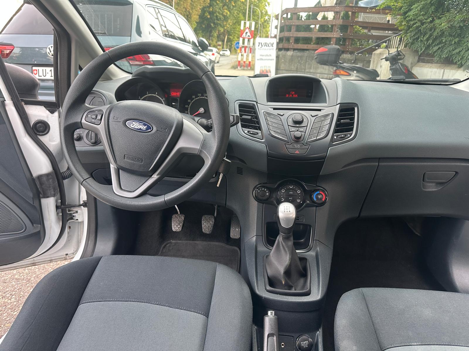 FORD Fiesta 1.25 16V Ambiente-image-7