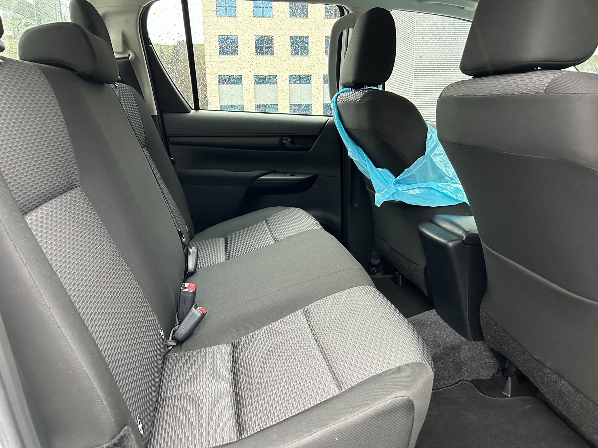 TOYOTA Hilux 2.4D-4D Comfort Double Cab 4x4-image-14